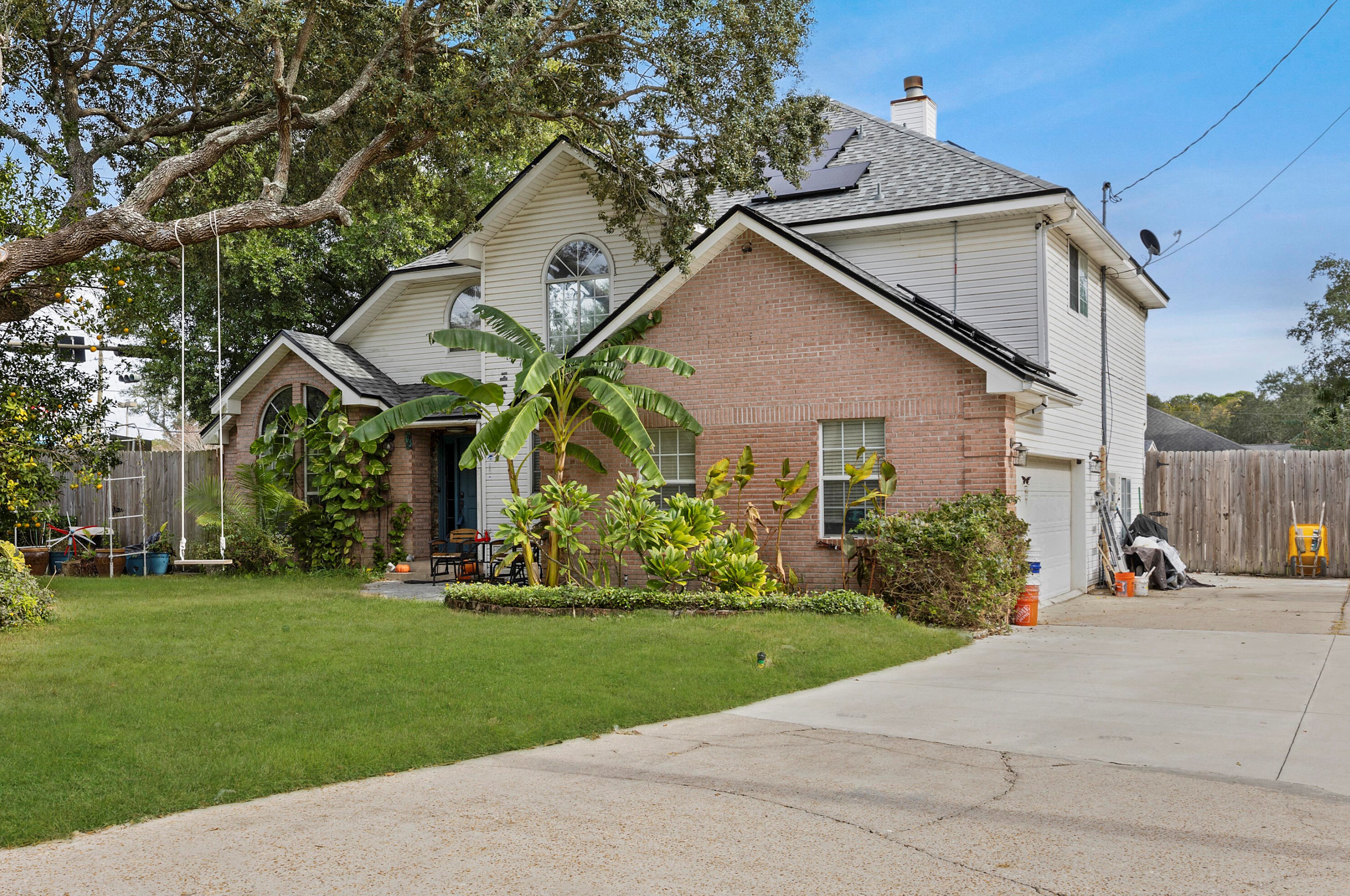 2 Shady Ln, Mary Esther, FL 32569-1943