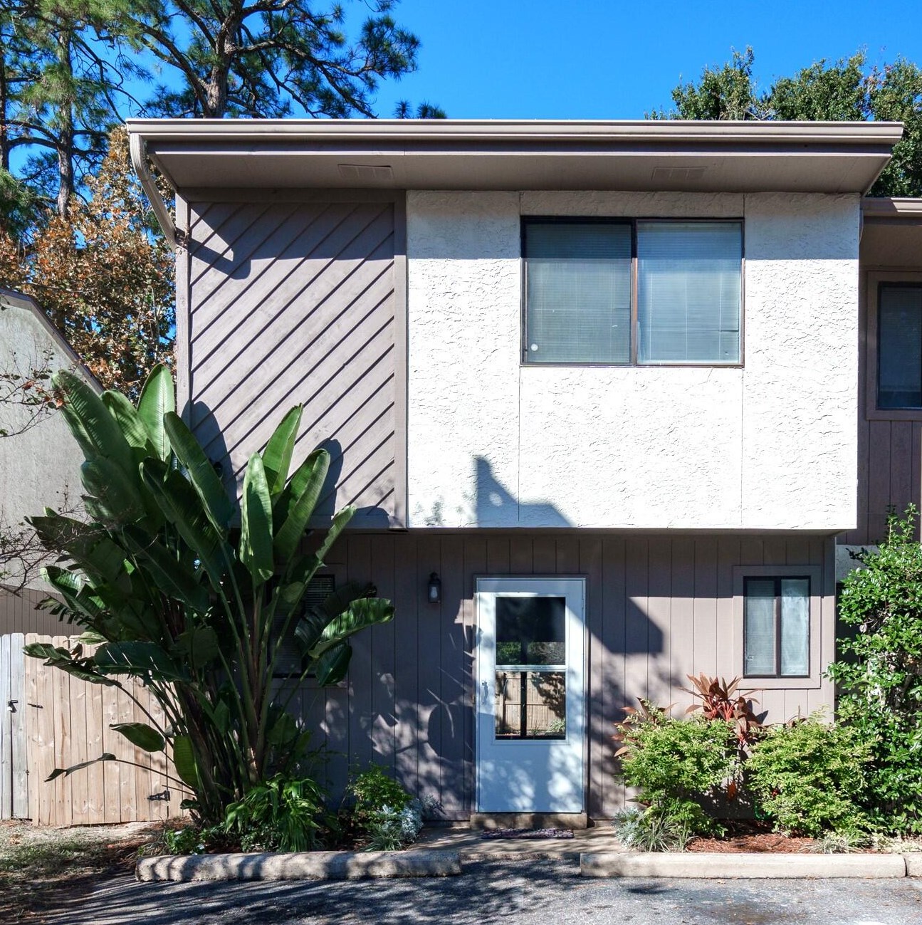 204 4th St, Fort Walton Beach, FL 32548-5652