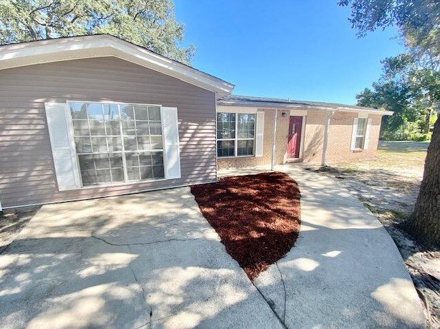 66 11th St, Shalimar, FL 32579