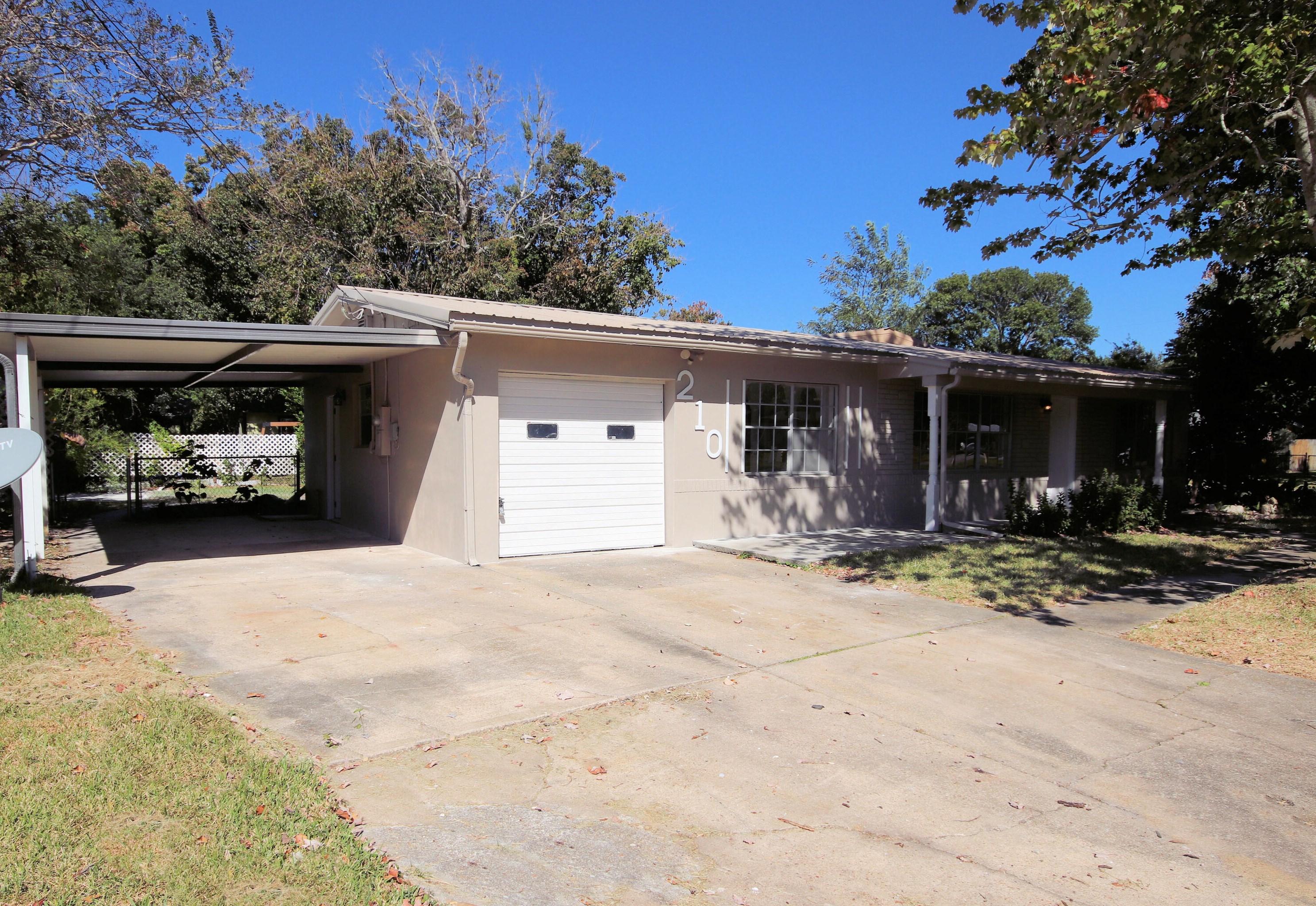 210 Lorraine Dr, Mary Esther FL  32569-1820 exterior