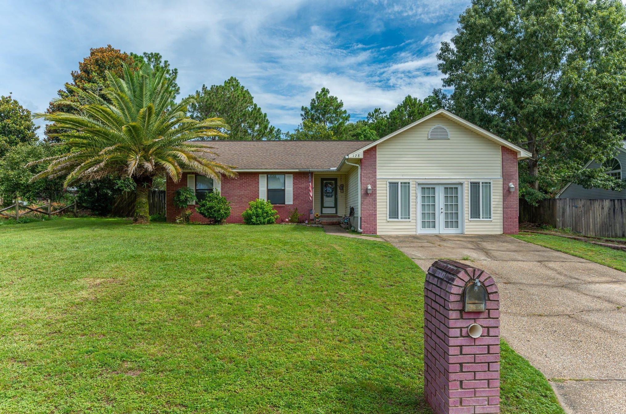 128 Villacrest Dr, Crestview, FL 32536-9284