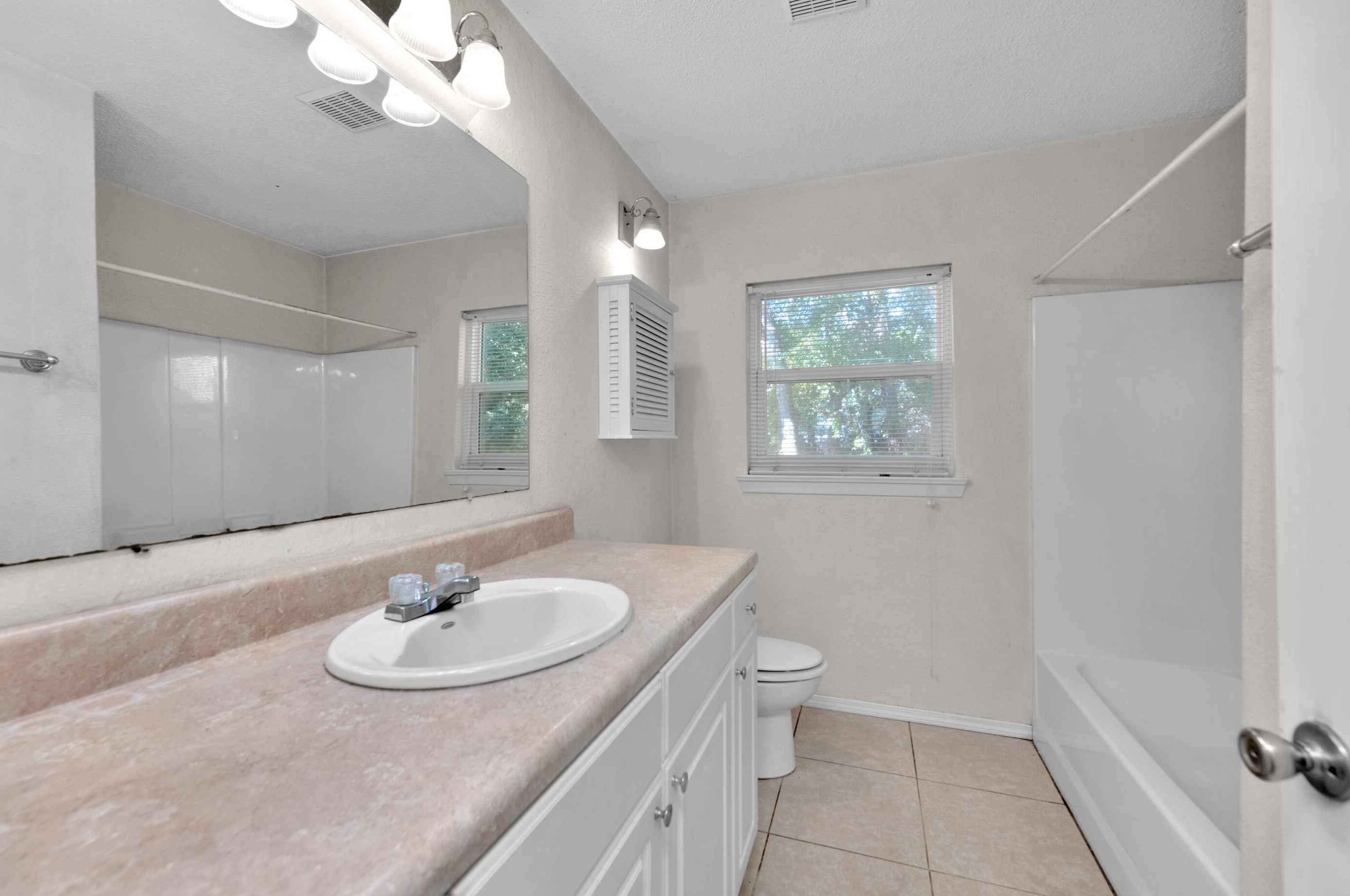 36 Memorial Pkwy, Fort Walton Beach FL  32548-4649 exterior