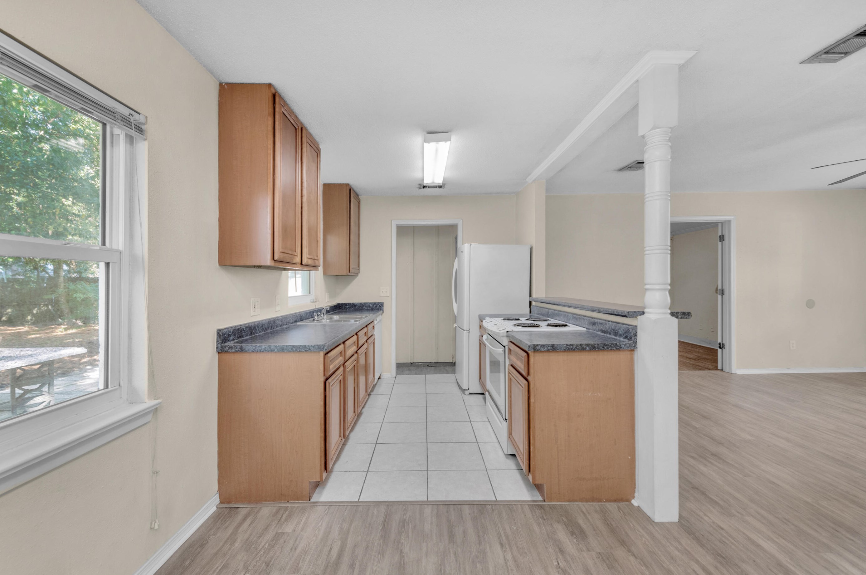 36 Memorial Pkwy, Fort Walton Beach FL  32548-4649 exterior