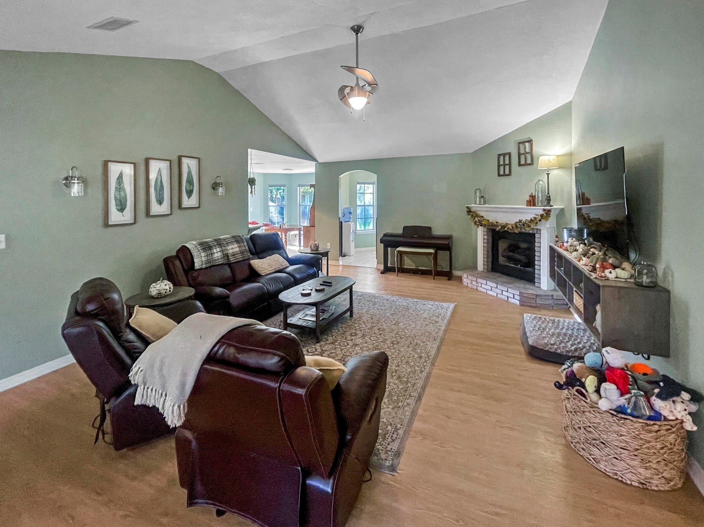 45 Hillcrest Dr, Shalimar, FL 32579