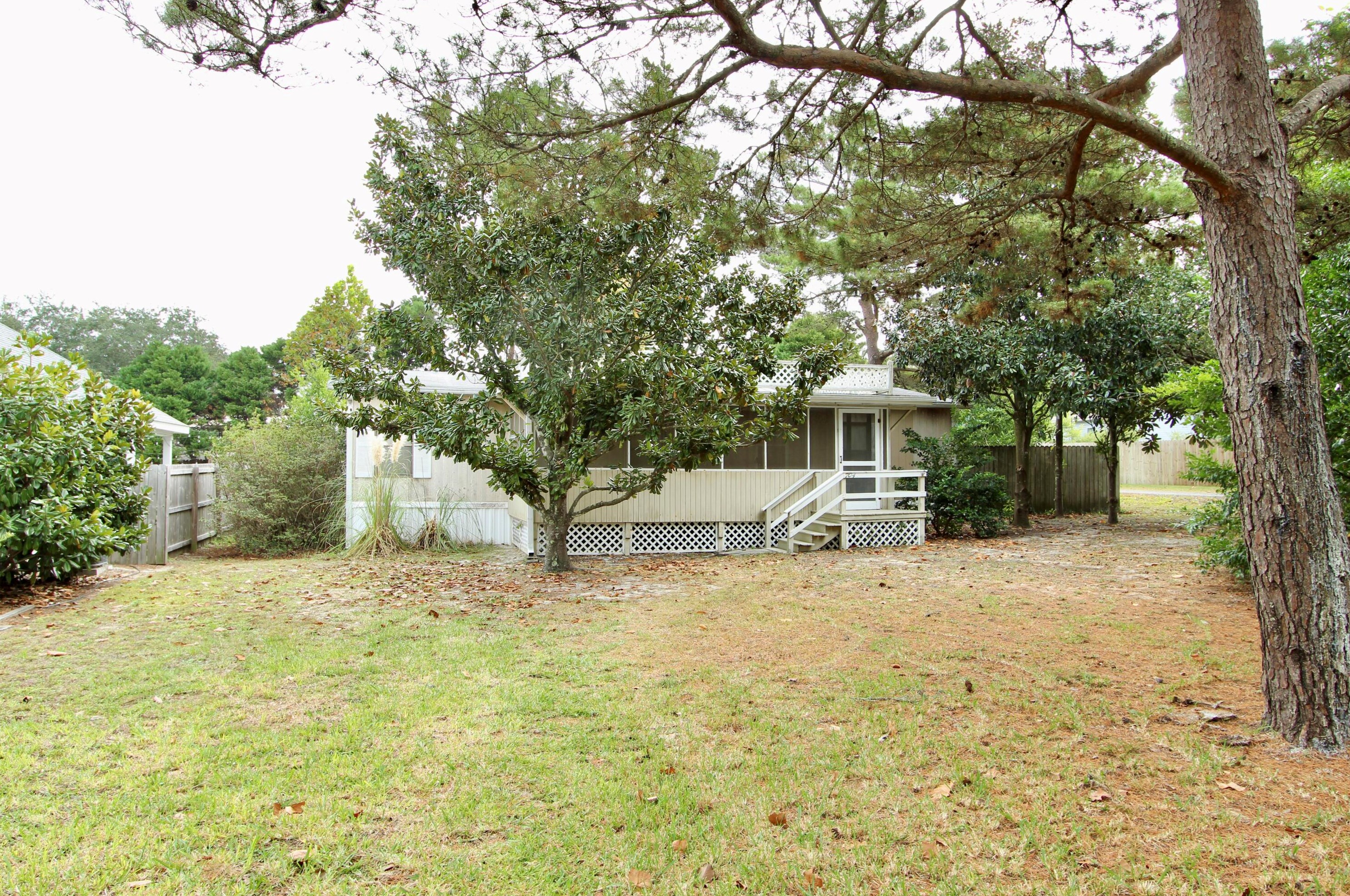 704 Gulf View Dr, Panama City, FL 32413-1183