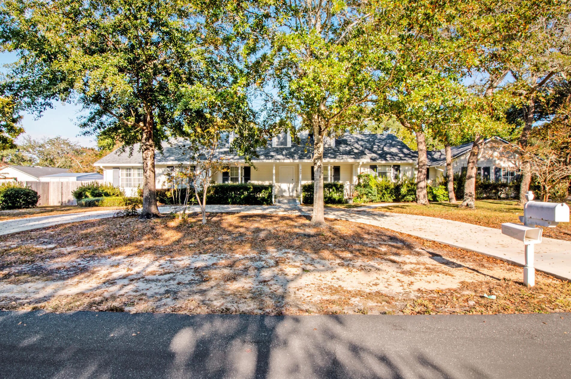 703 Greenwood Ln, Niceville, FL 32578-4239