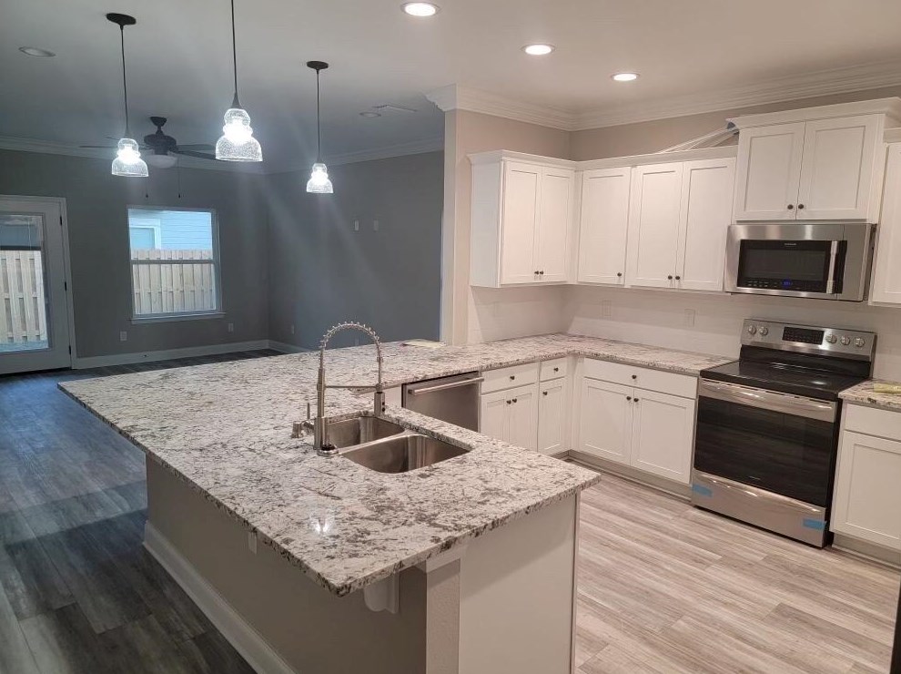 60 4th St, Shalimar, FL 32579