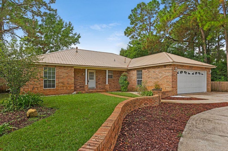 2 Lake Cir, Mary Esther, FL 32569-1417