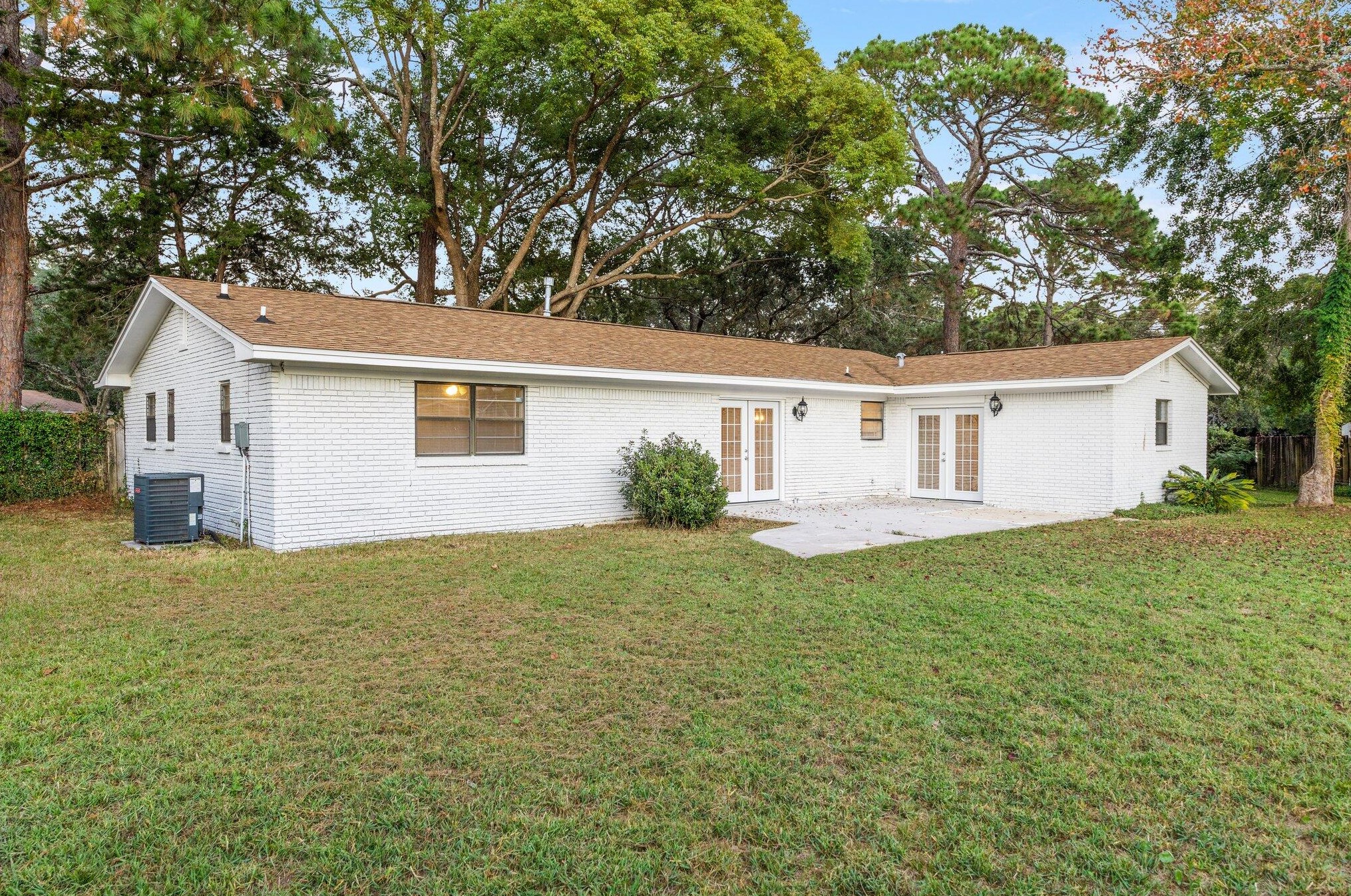 100 Graham Ct, Fort Walton Beach FL  32548-6411 exterior