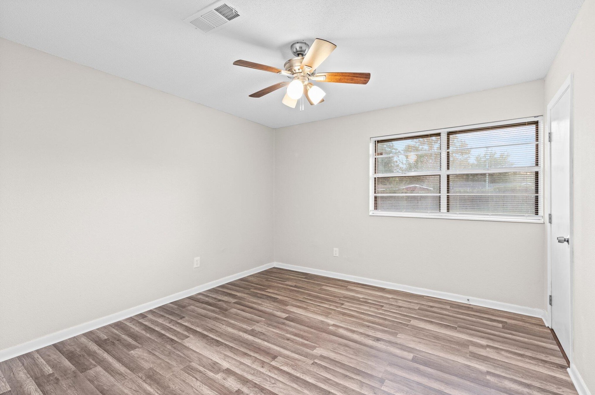 100 Graham Ct, Fort Walton Beach FL  32548-6411 exterior