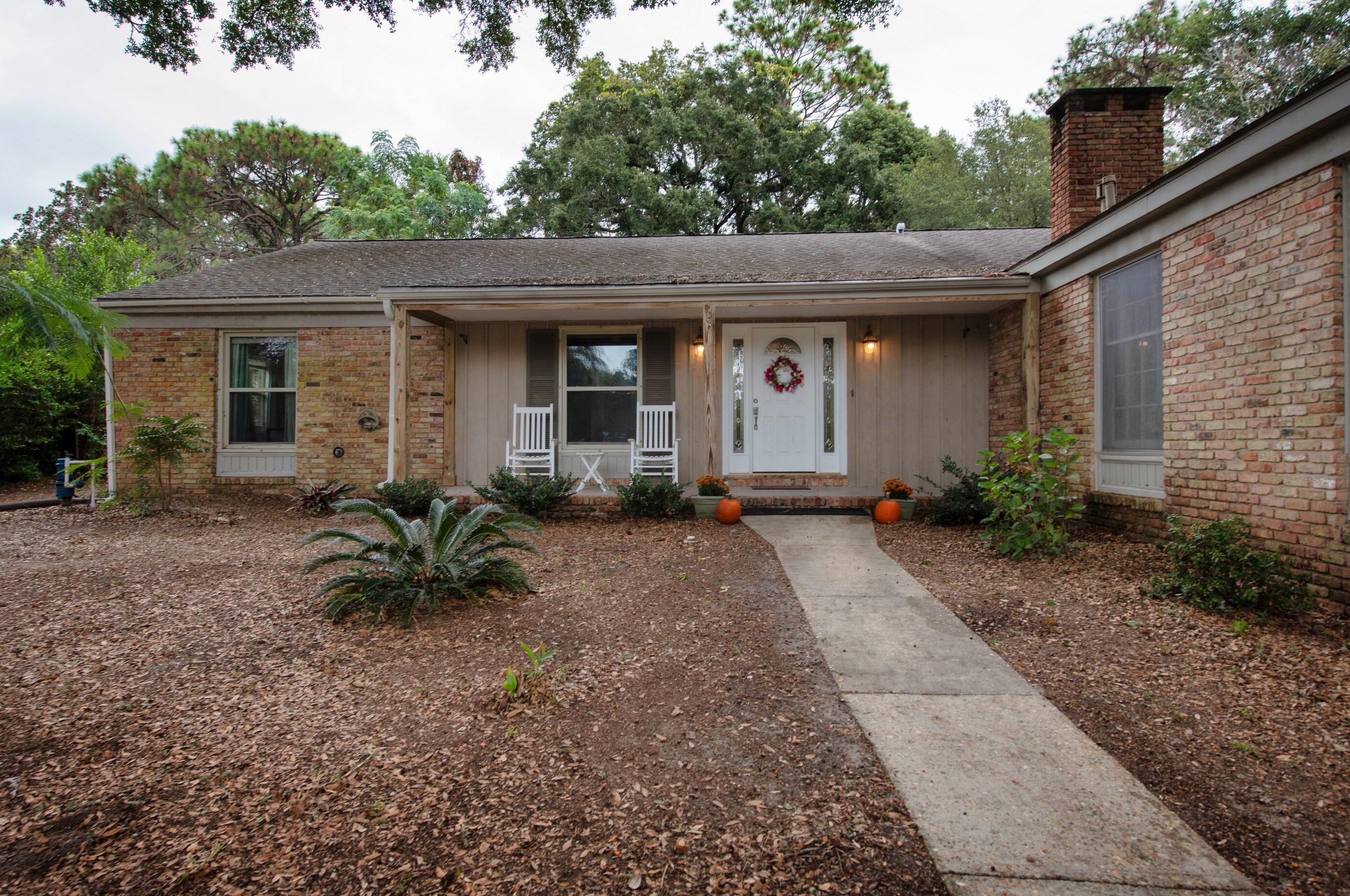 16 Longwood Dr, Shalimar, FL 32579