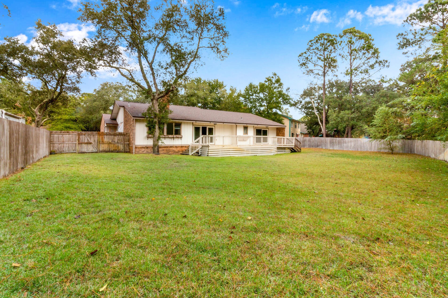 917 Lido Cir, Niceville FL  32578-4404 exterior