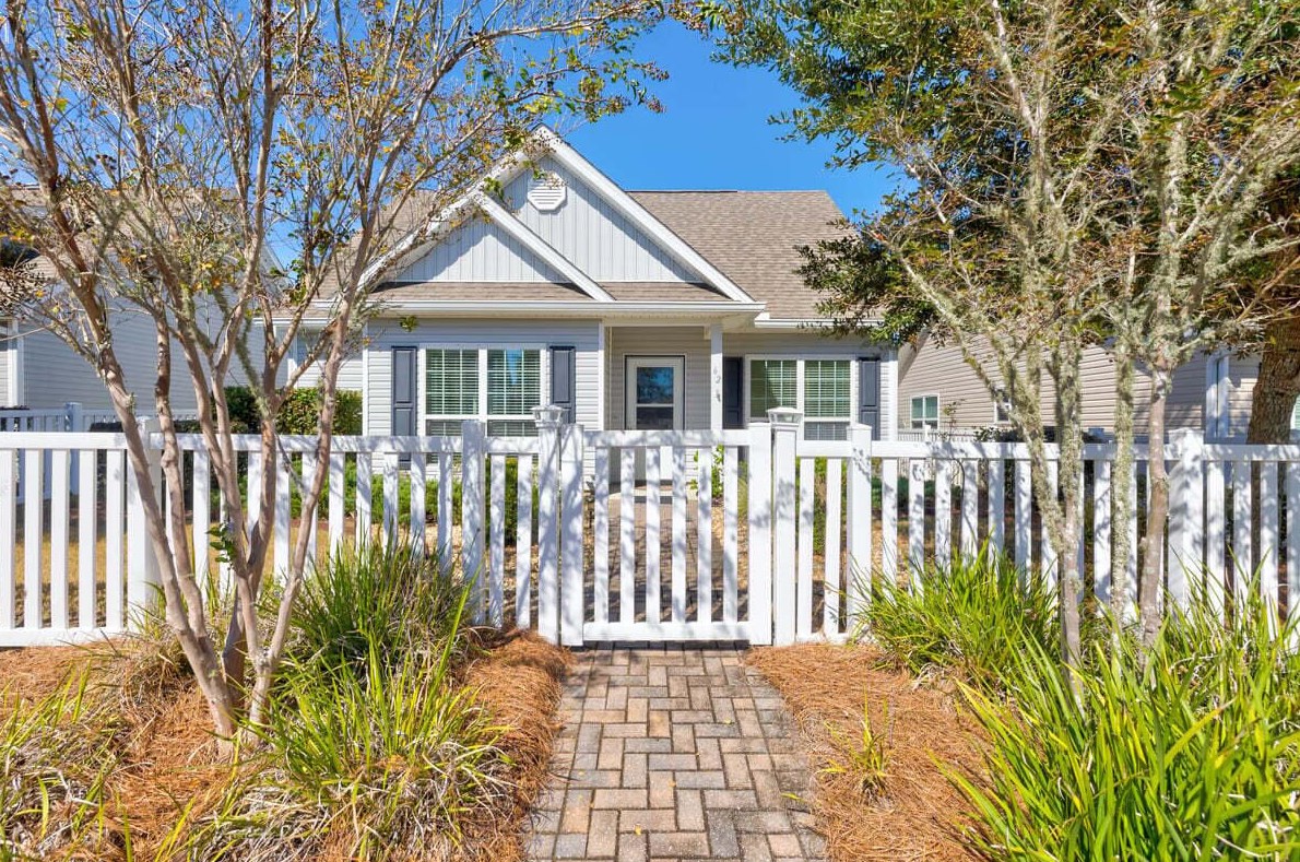 62 Nelly St, Freeport, FL 32439