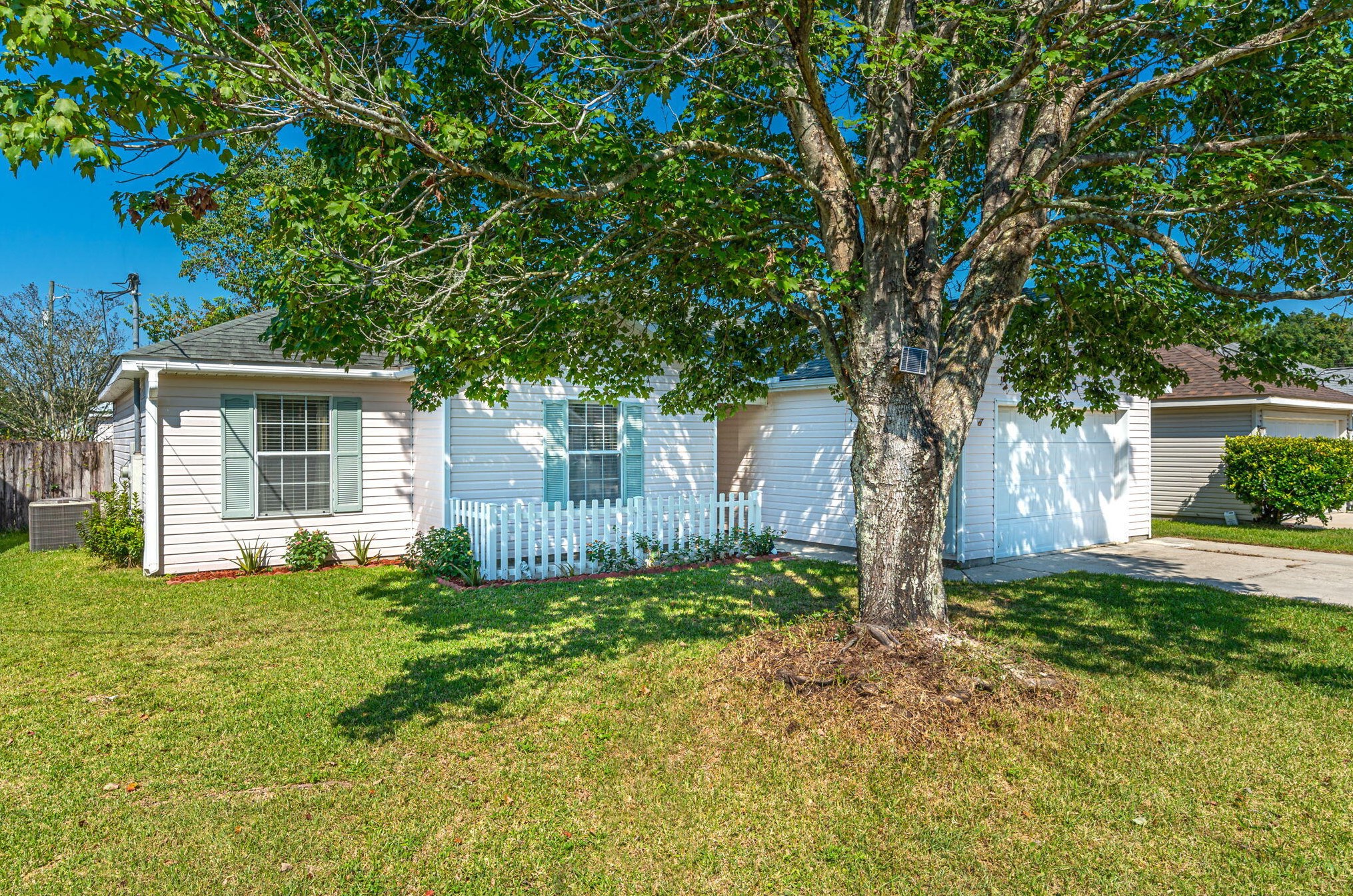 945 Emily Cir, Fort Walton Beach, FL 32547-4204