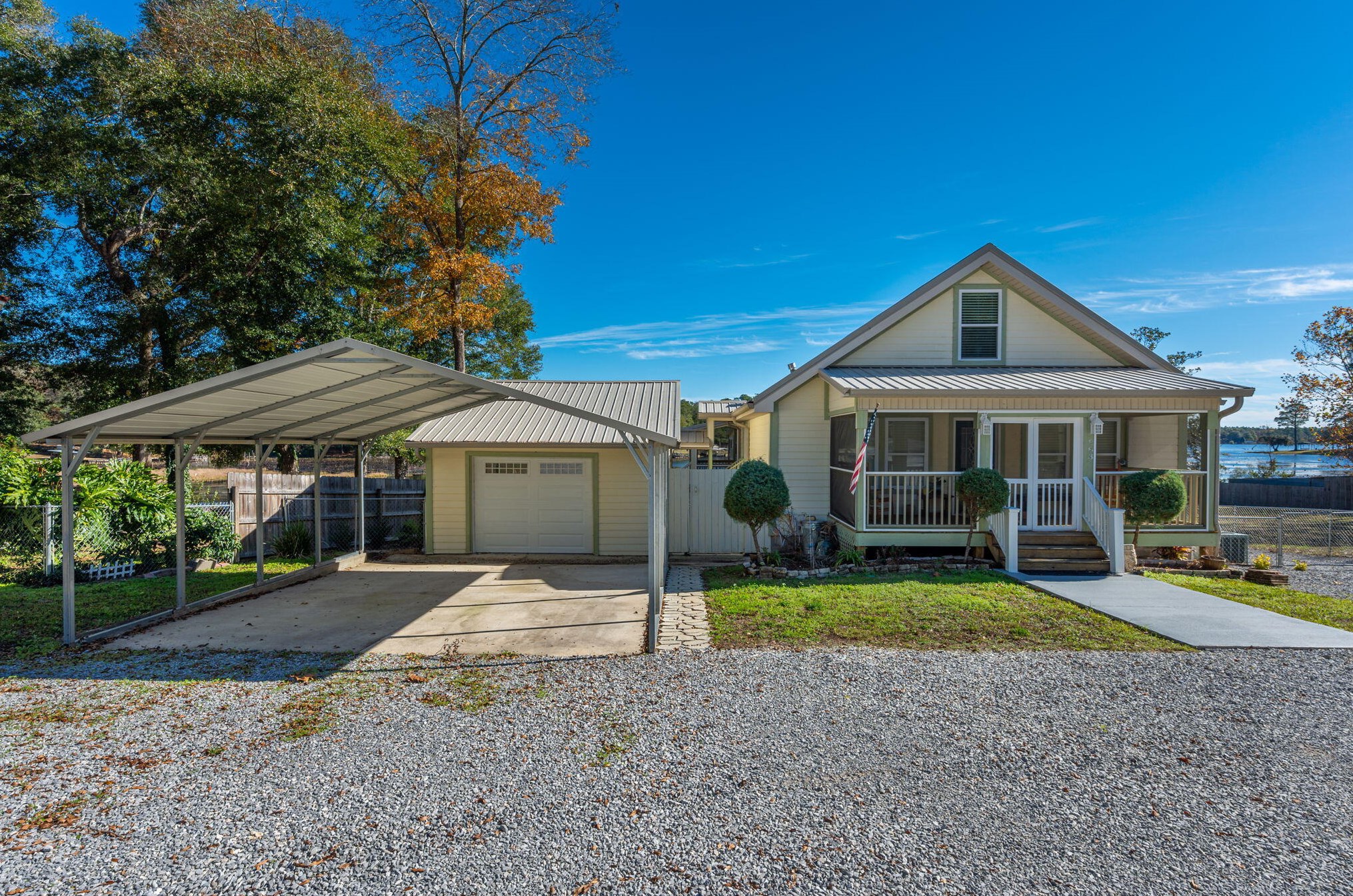 883 Squirrel Rd, Defuniak Springs, FL 32433