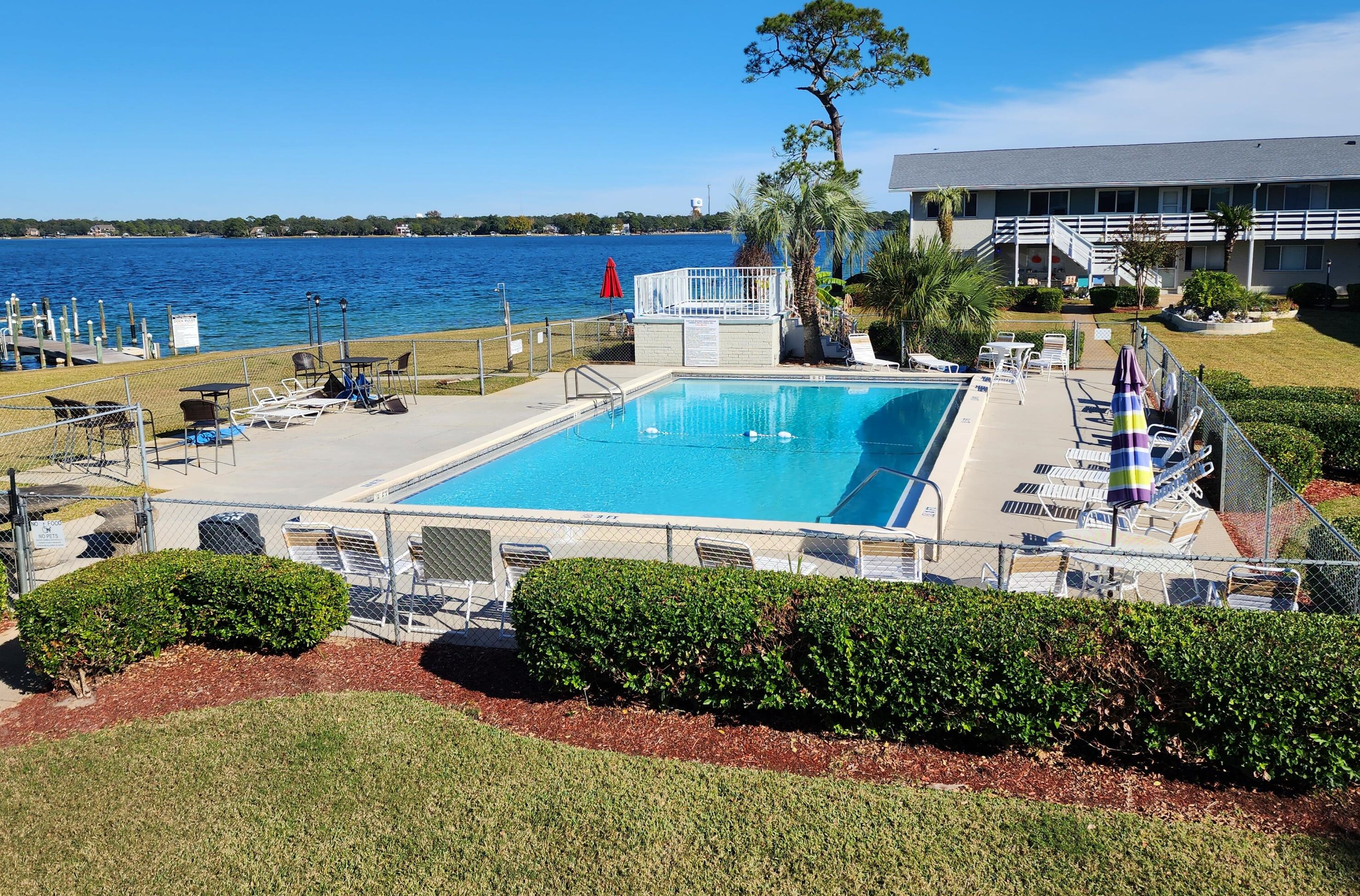 726 Eglin Pkwy, Fort Walton Beach FL  32547-2580 exterior