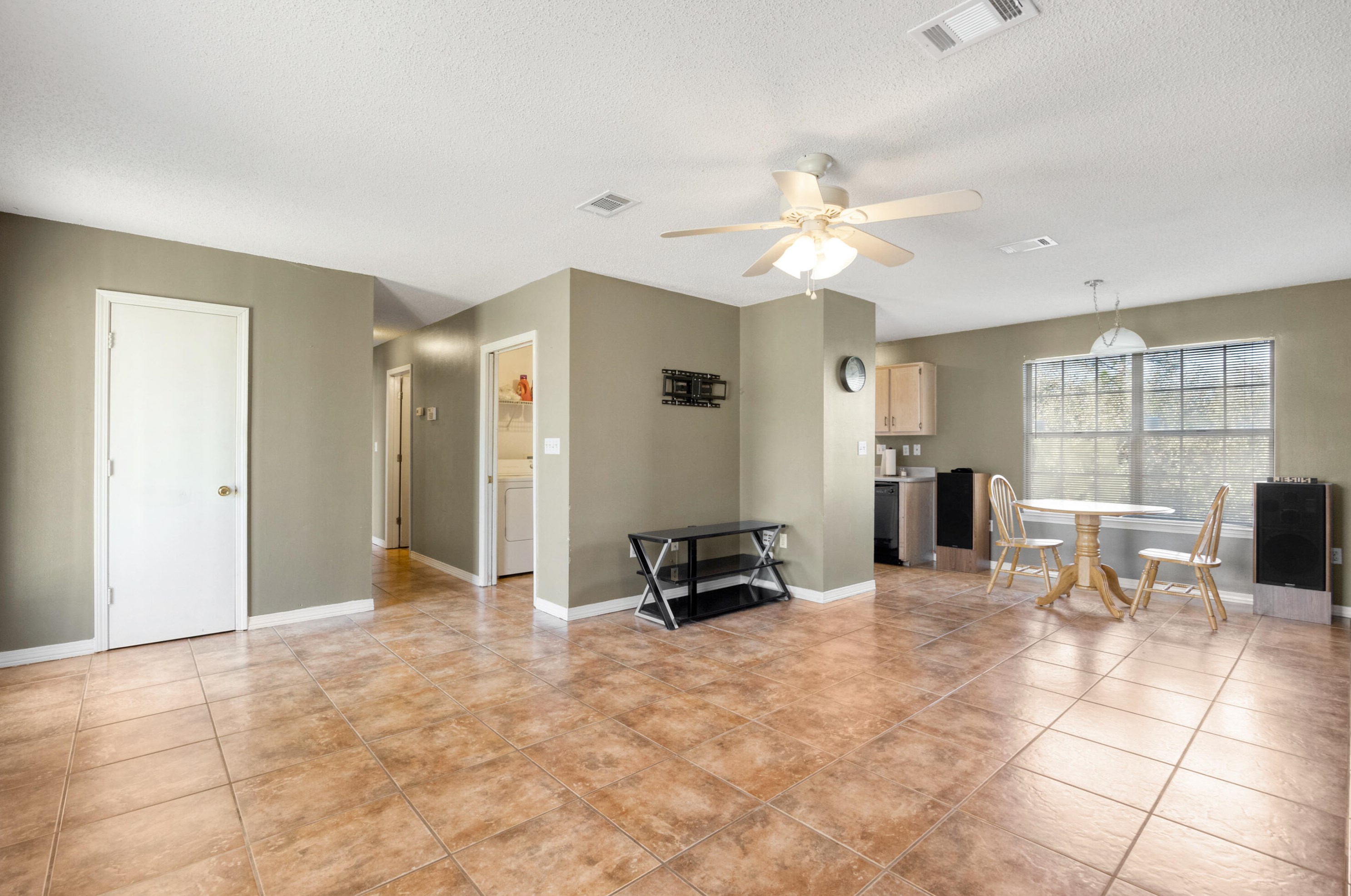 3318 Colonial Ct, Crestview FL  32539-8628 exterior