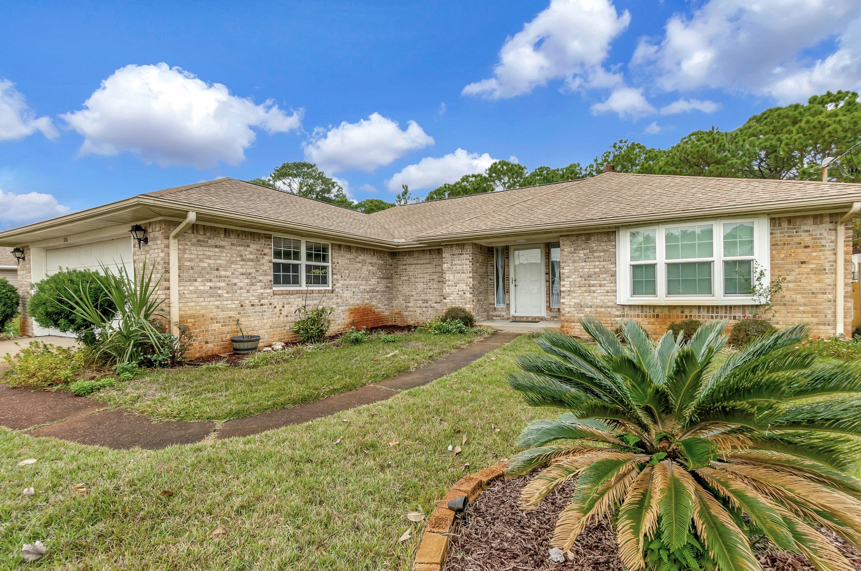 710 Vintage Cir, Destin FL  32541-1647 exterior