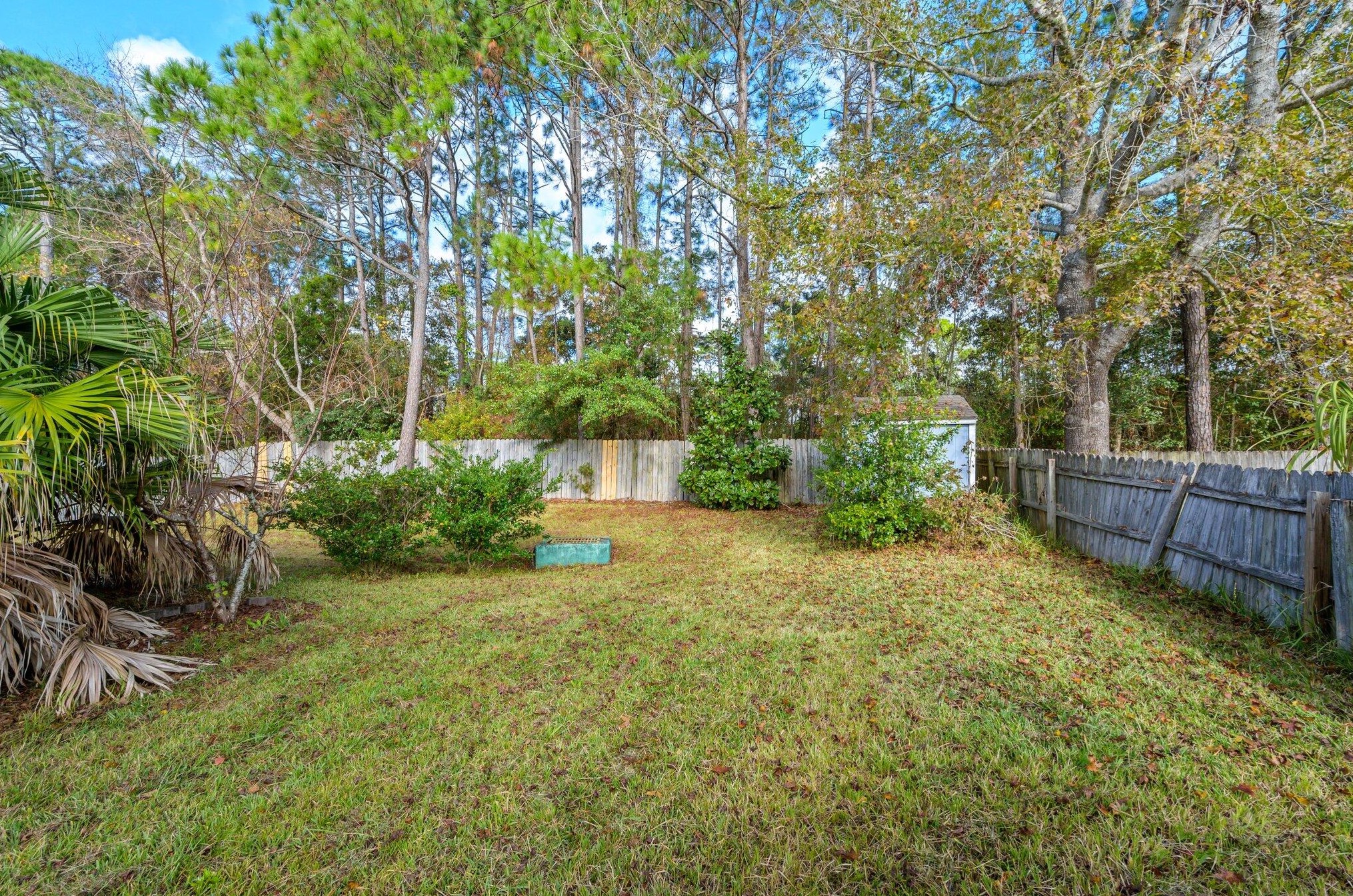 300 Woodland Park Cir, Mary Esther FL  32569-1572 exterior