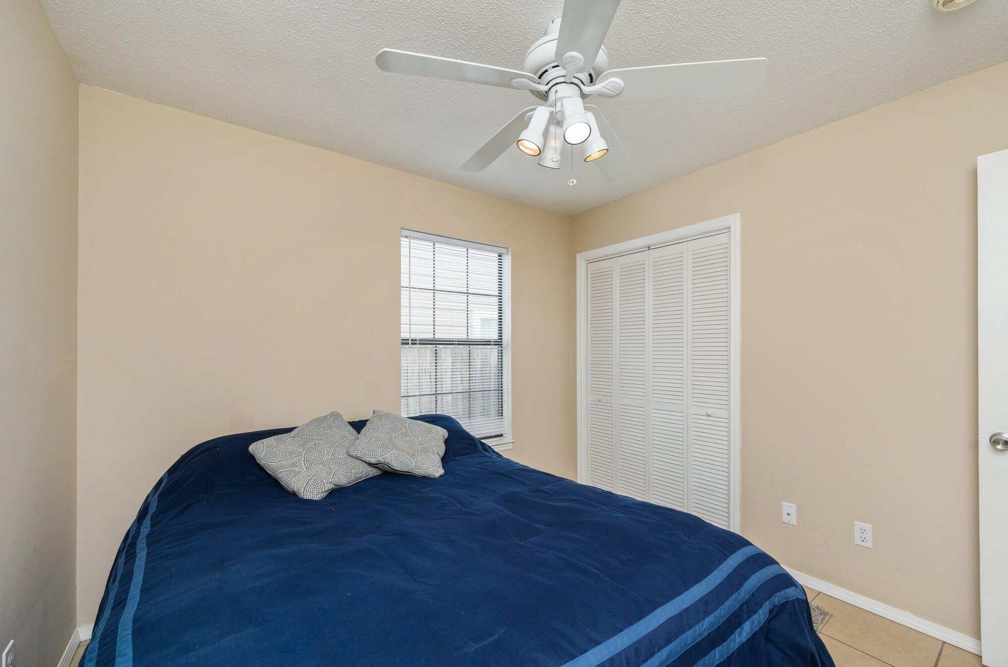 300 Woodland Park Cir, Mary Esther FL  32569-1572 exterior