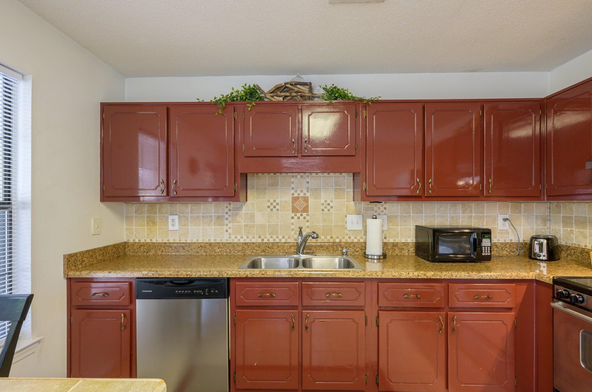 300 Woodland Park Cir, Mary Esther FL  32569-1572 exterior