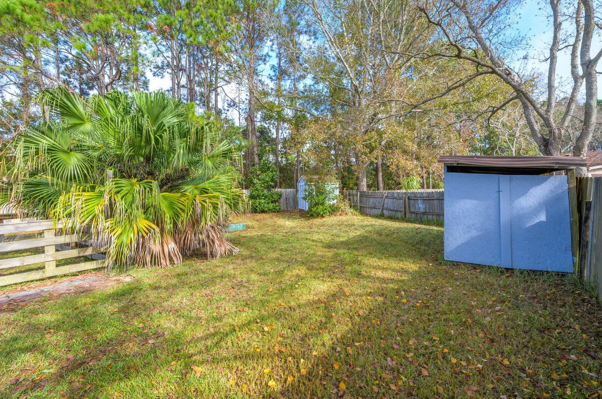 300 Woodland Park Cir, Mary Esther FL  32569-1572 exterior