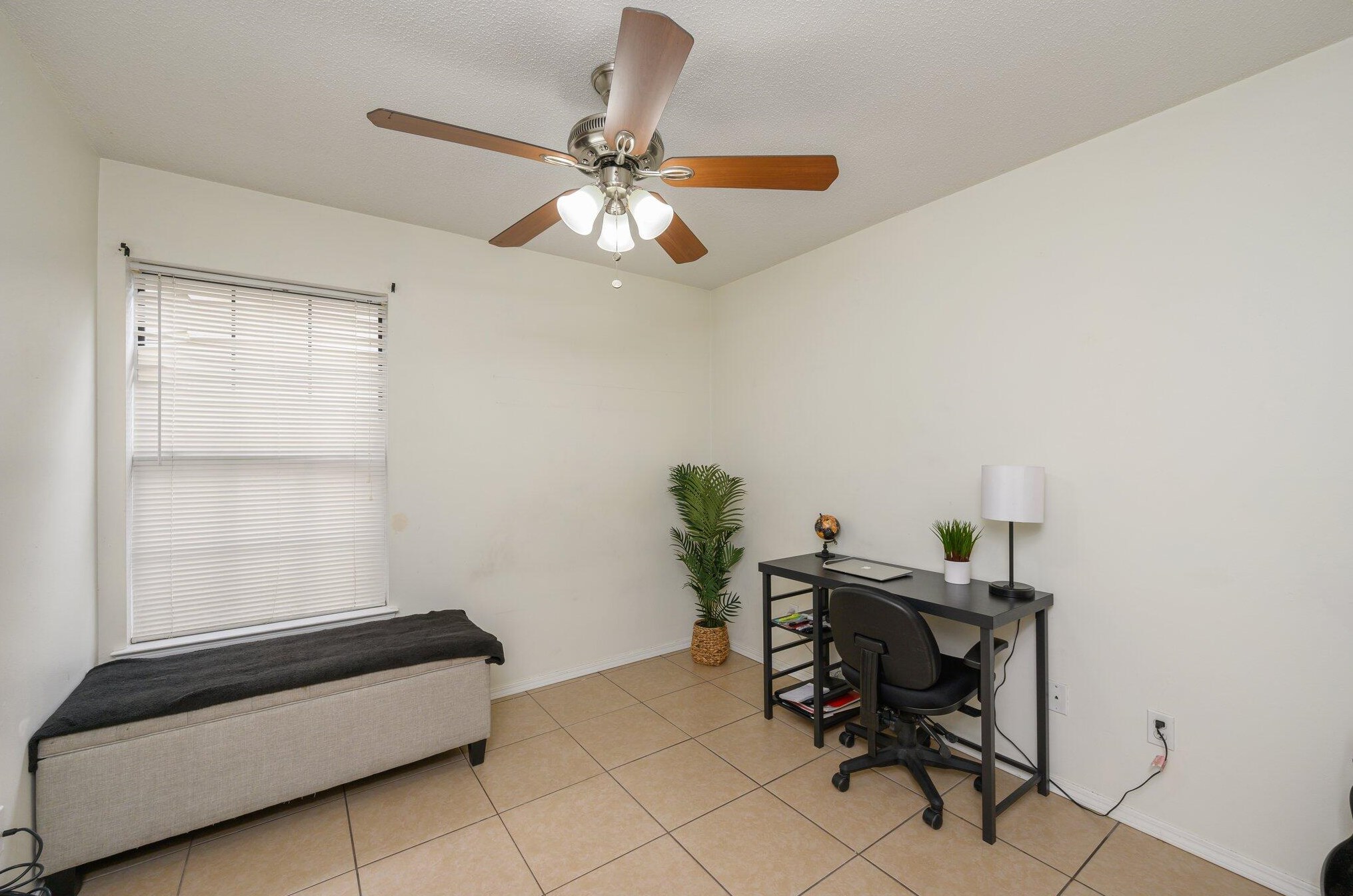 300 Woodland Park Cir, Mary Esther FL  32569-1572 exterior