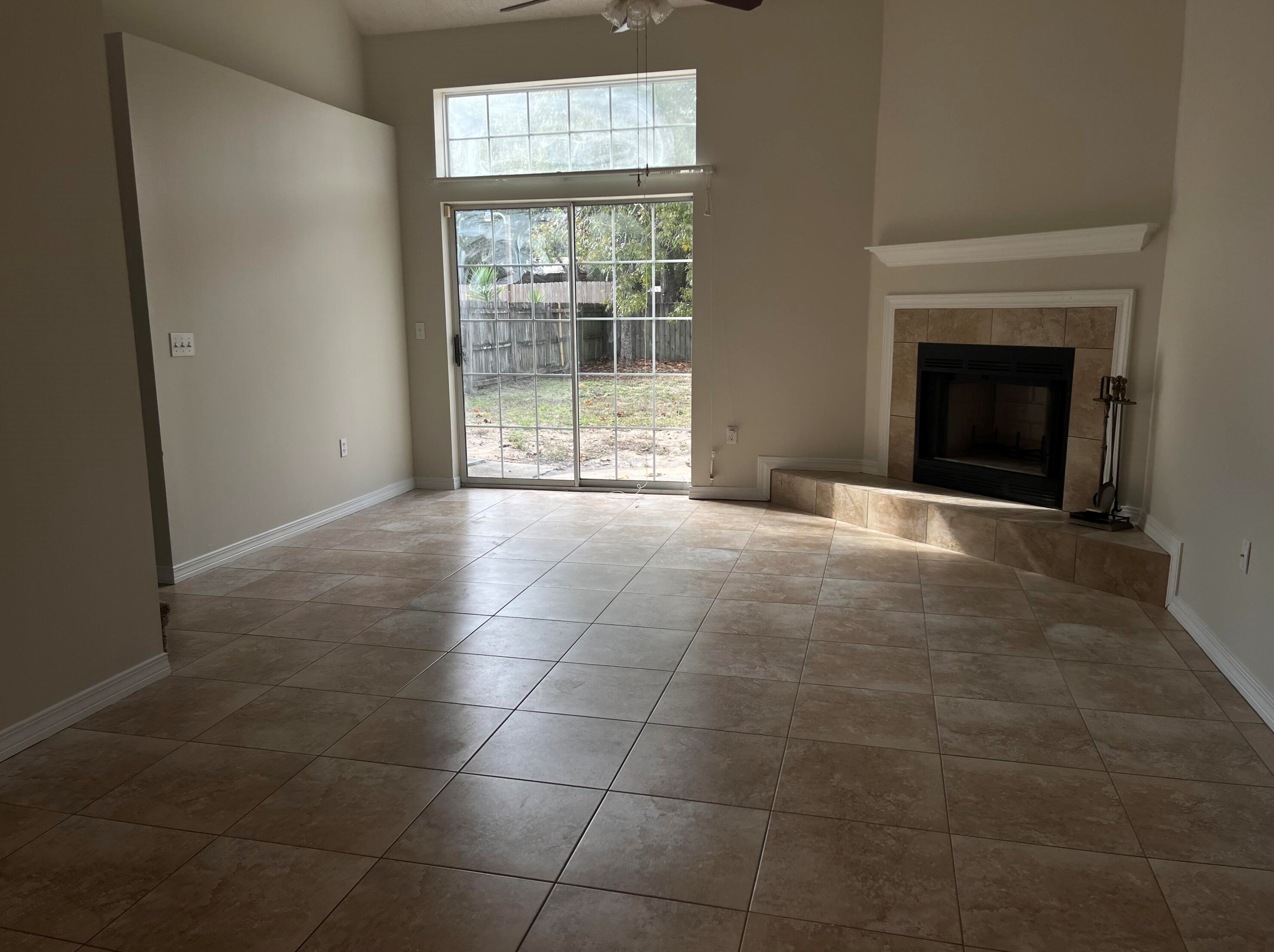 19 7th St #unit 4, Shalimar, FL 32579