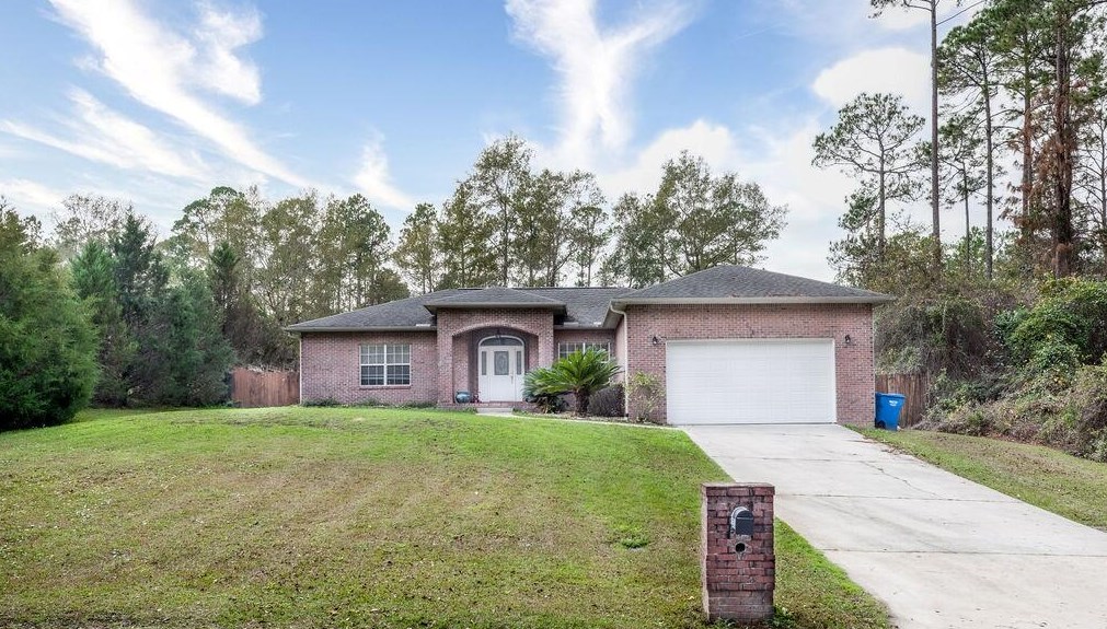 203 Golf Course Dr, Crestview, FL 32536-8437