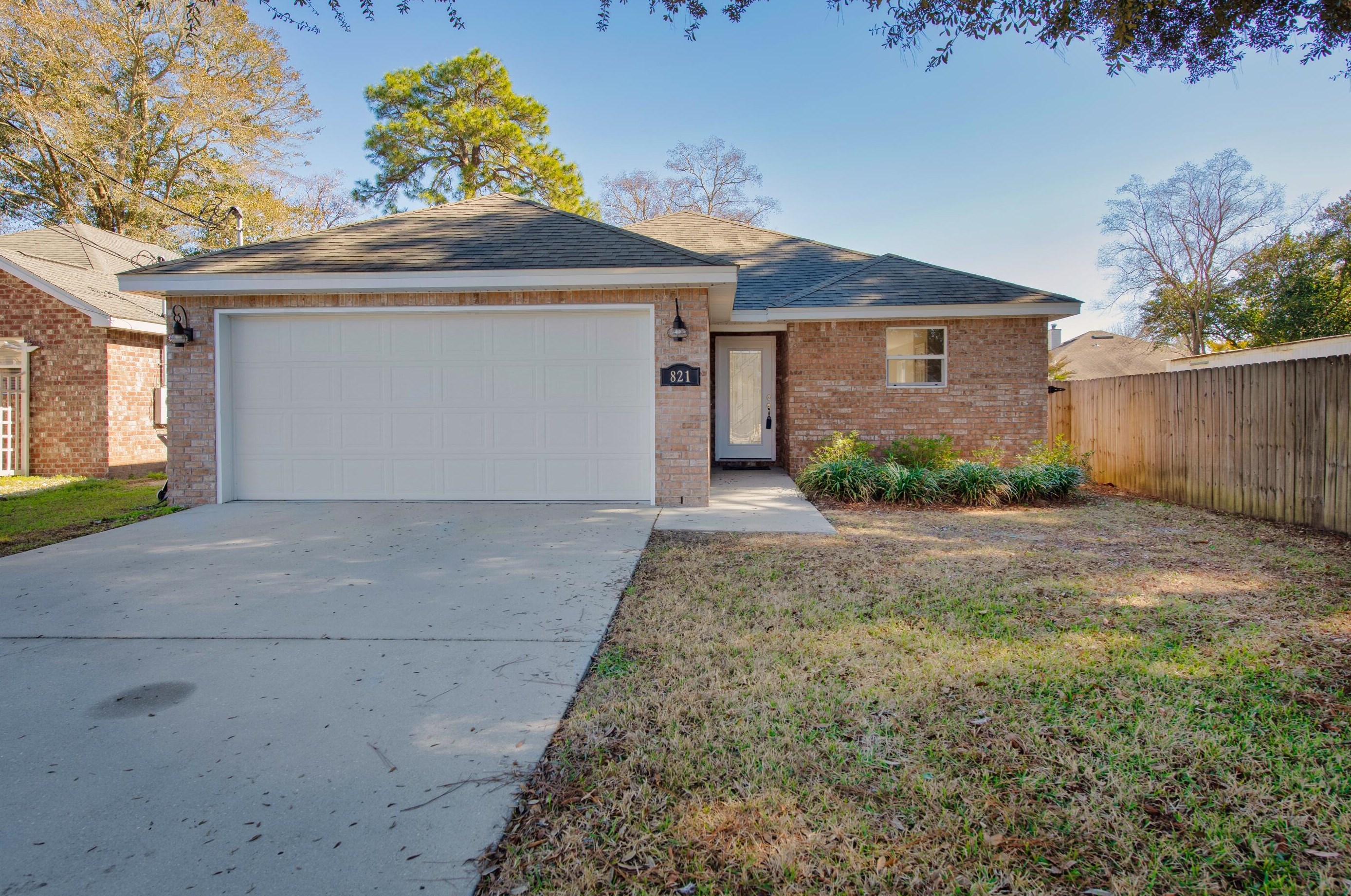 821 Fairview Dr, Fort Walton Beach, FL 32547-1900