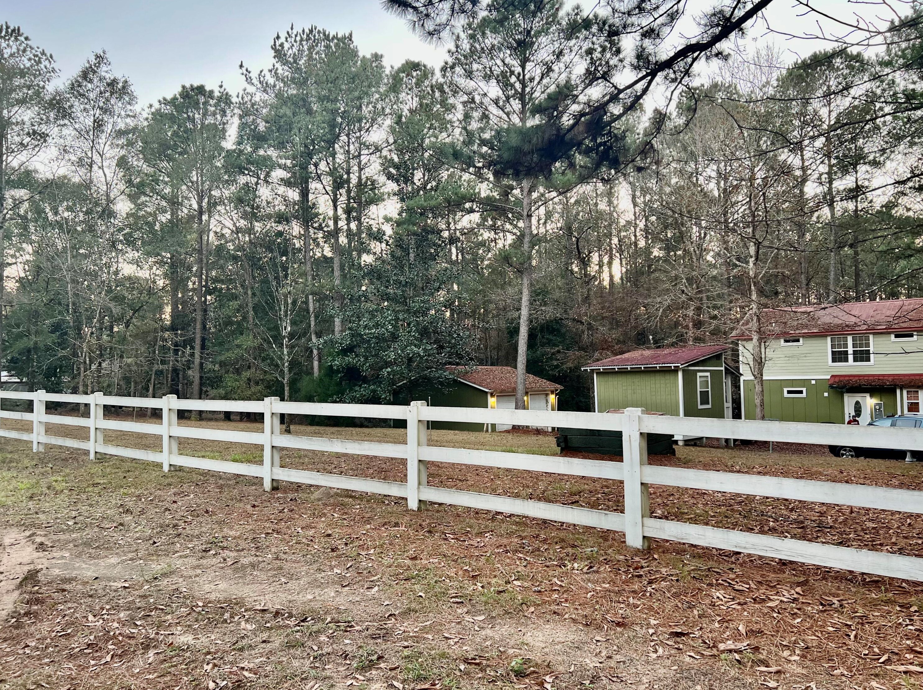 200 Agnes Trail, Defuniak Springs, FL 32435