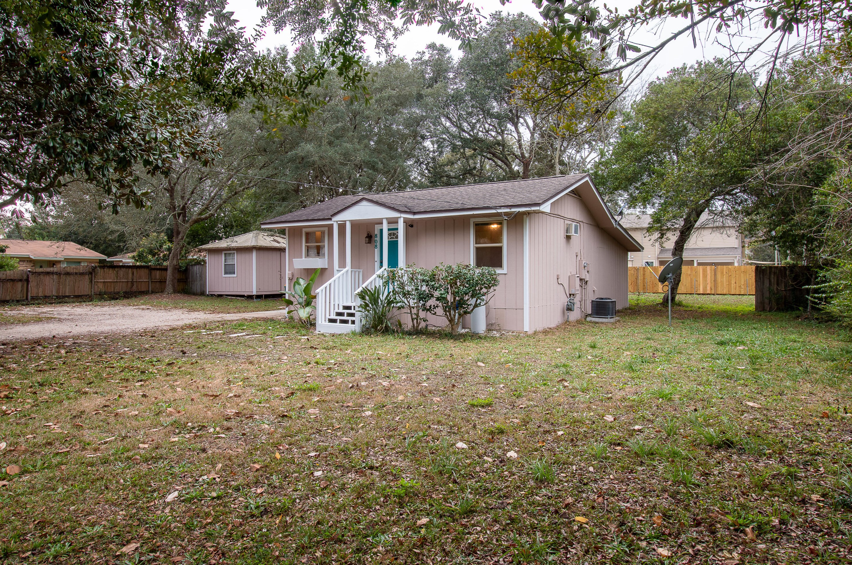 808 Fairview Dr, Fort Walton Beach, FL 32547-4208
