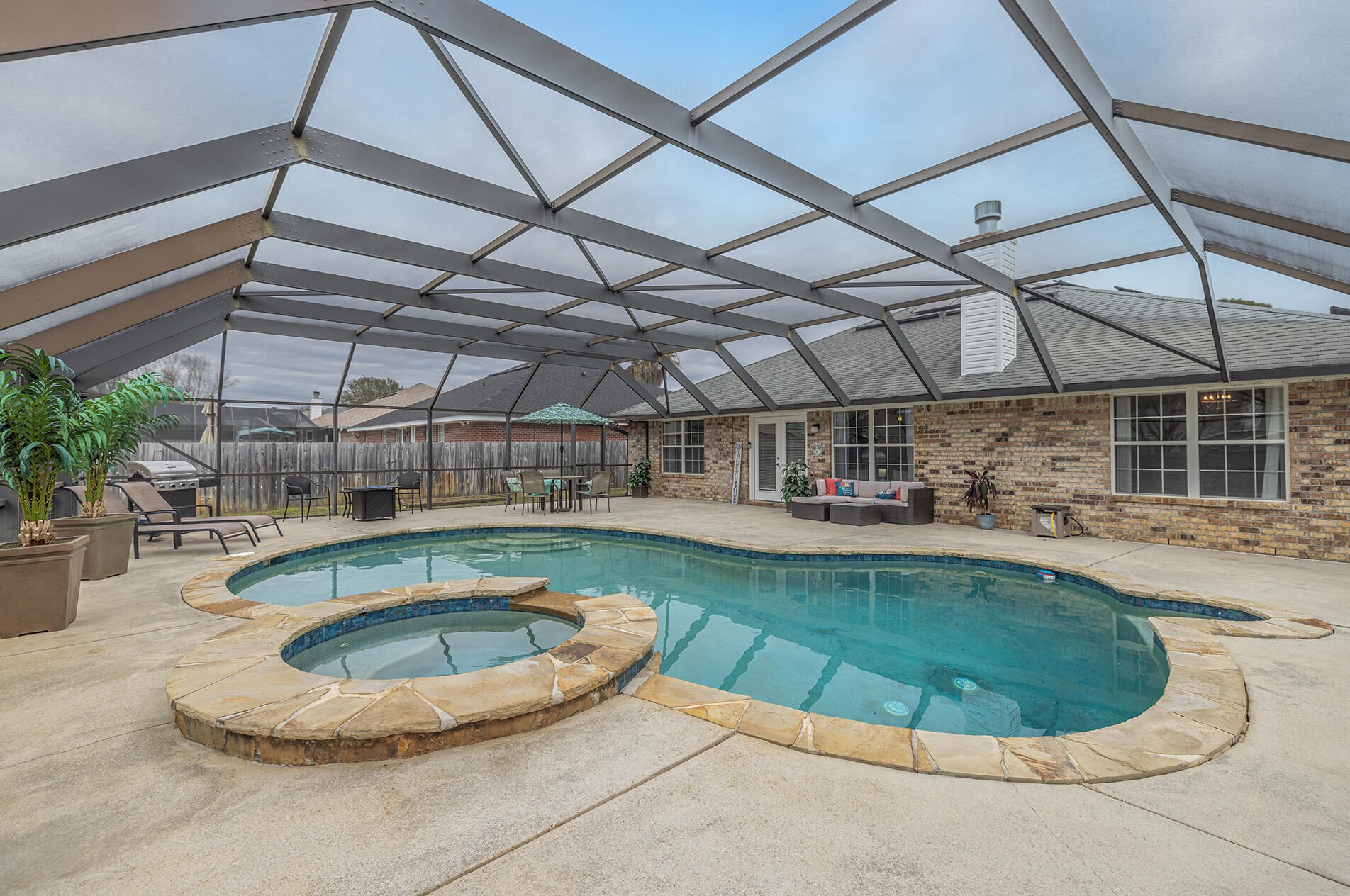 1354 Connemara Cir, Gulf Breeze, FL 32563-8955