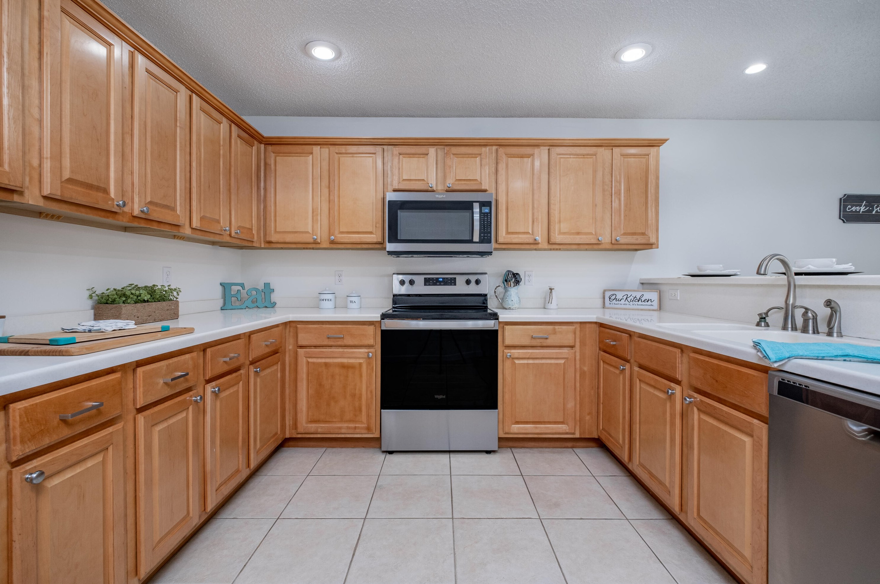 98 Point Comfort Rd, Mary Esther FL  32569-2096 exterior