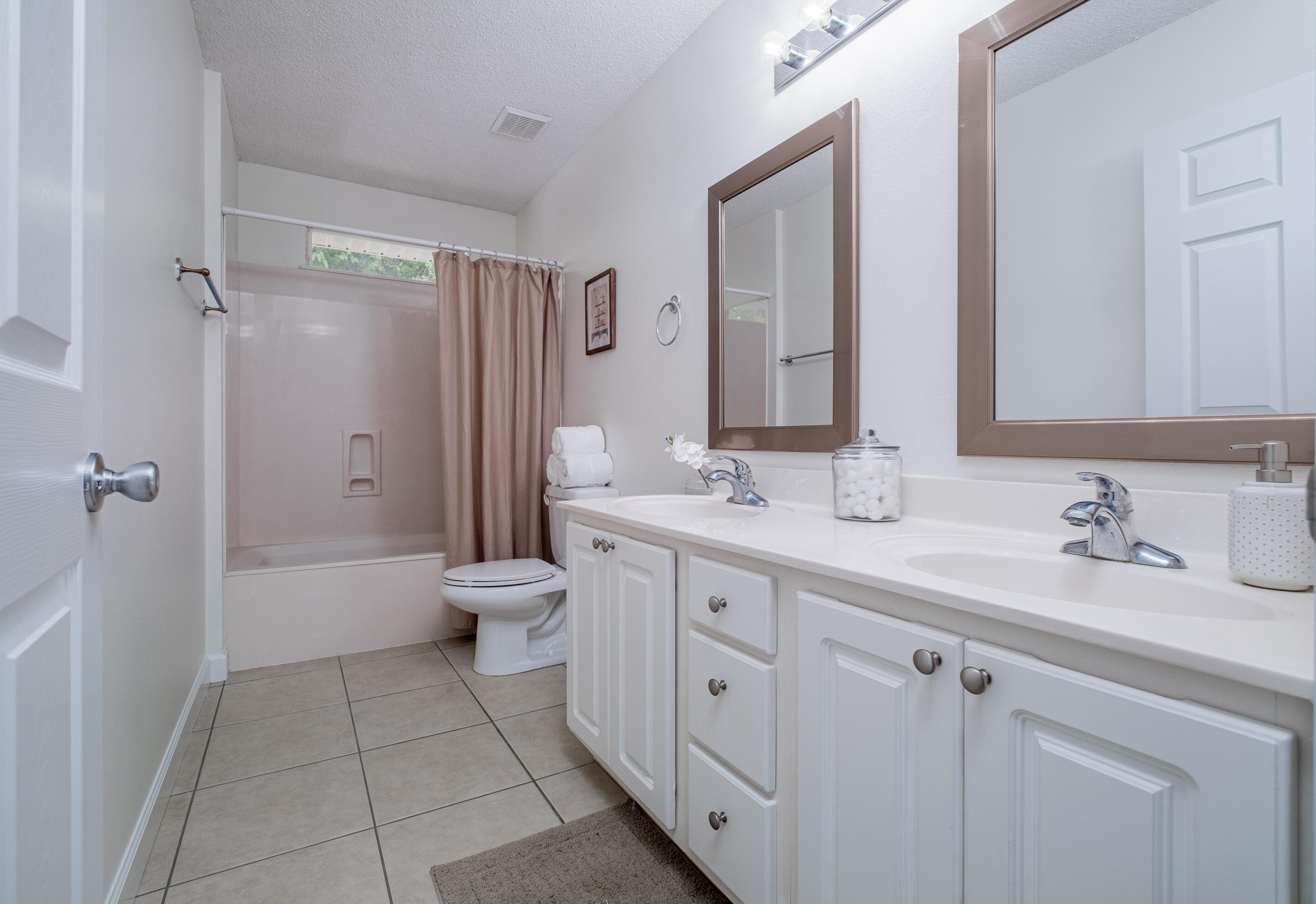 98 Point Comfort Rd, Mary Esther FL  32569-2096 exterior