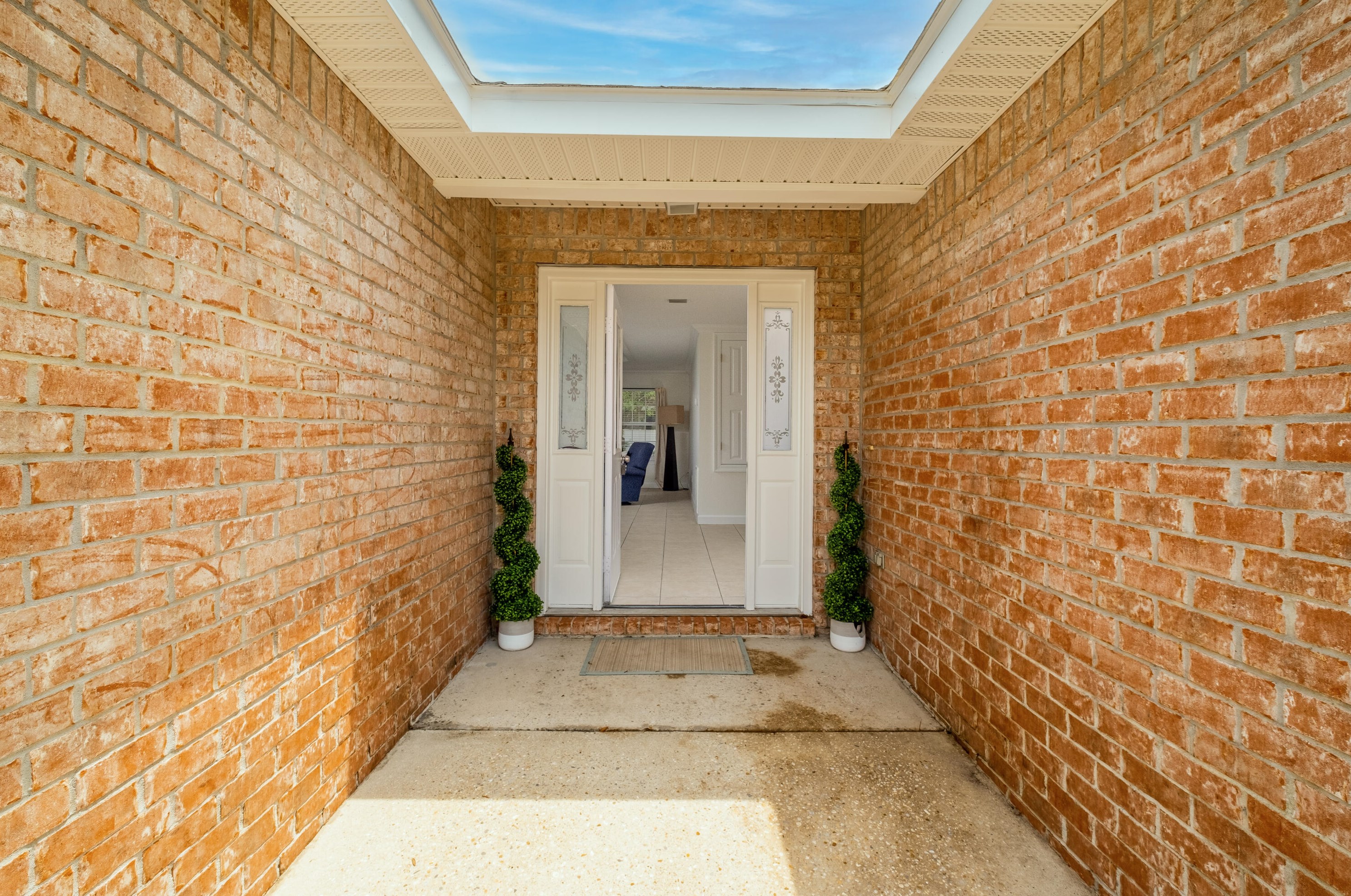 98 Point Comfort Rd, Mary Esther FL  32569-2096 exterior