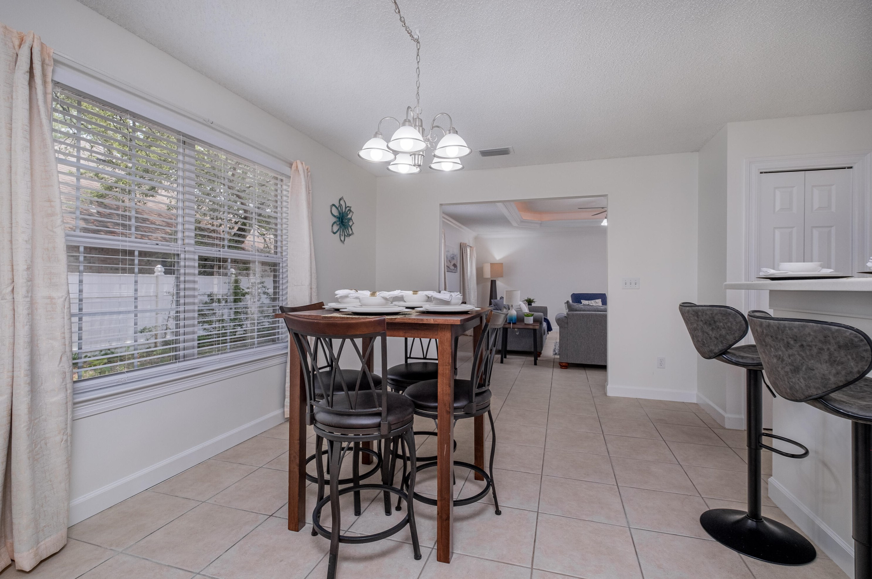 98 Point Comfort Rd, Mary Esther FL  32569-2096 exterior