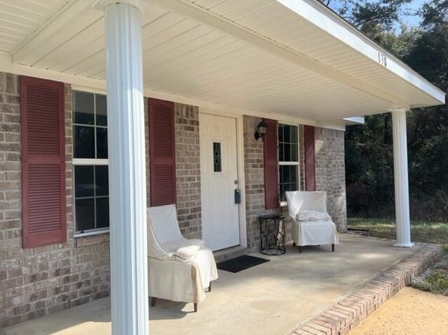 138 Adams St, Niceville, FL 32578-2135