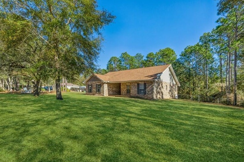897 Hiawatha St, Holt, FL 32564