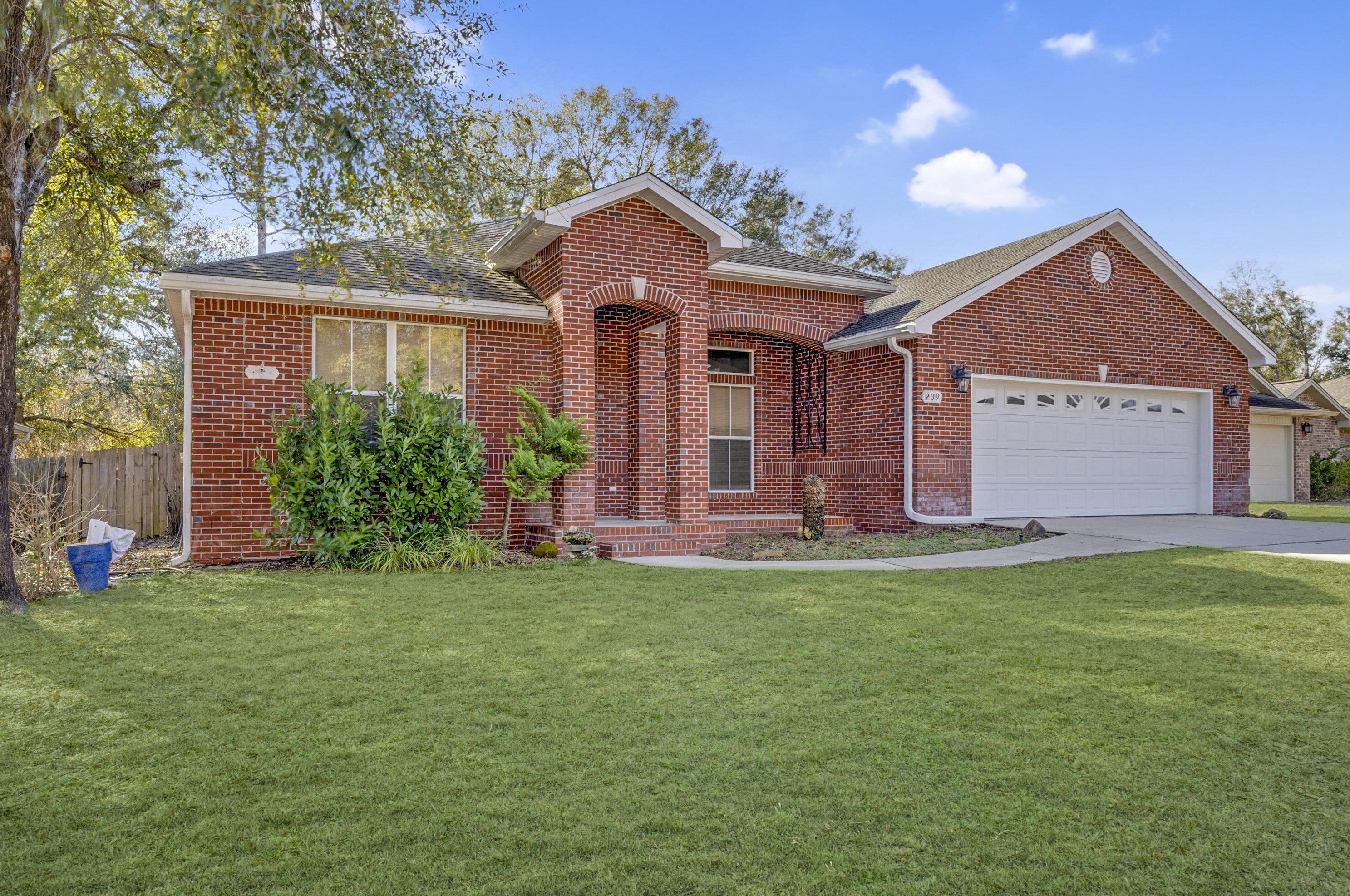 209 Eleases Xing, Crestview, FL 32539-6963