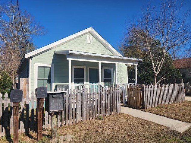 402 Front St, Century, FL 32535