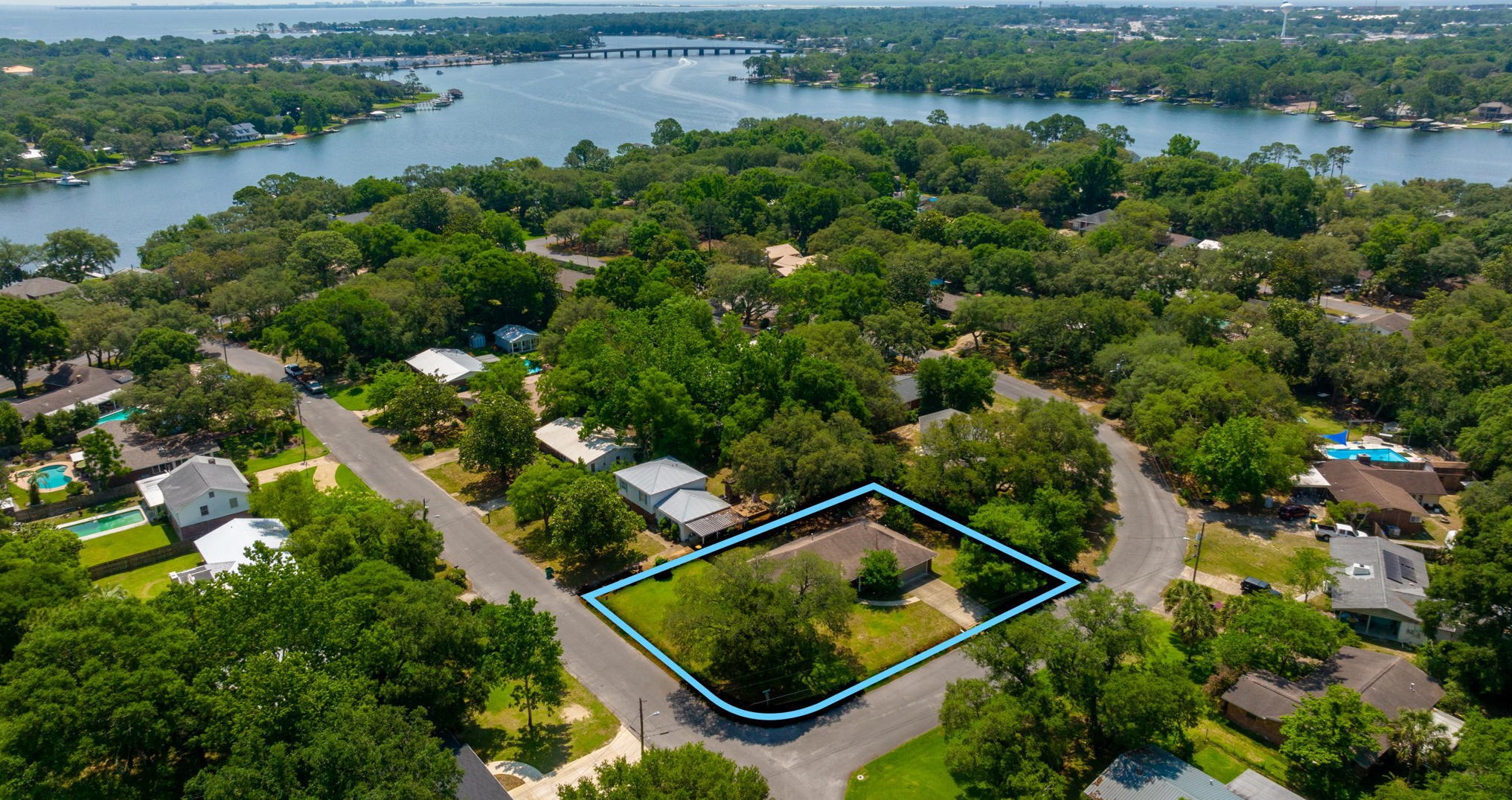 220 Pilgrim Ave, Fort Walton Beach FL  32547-3217 exterior