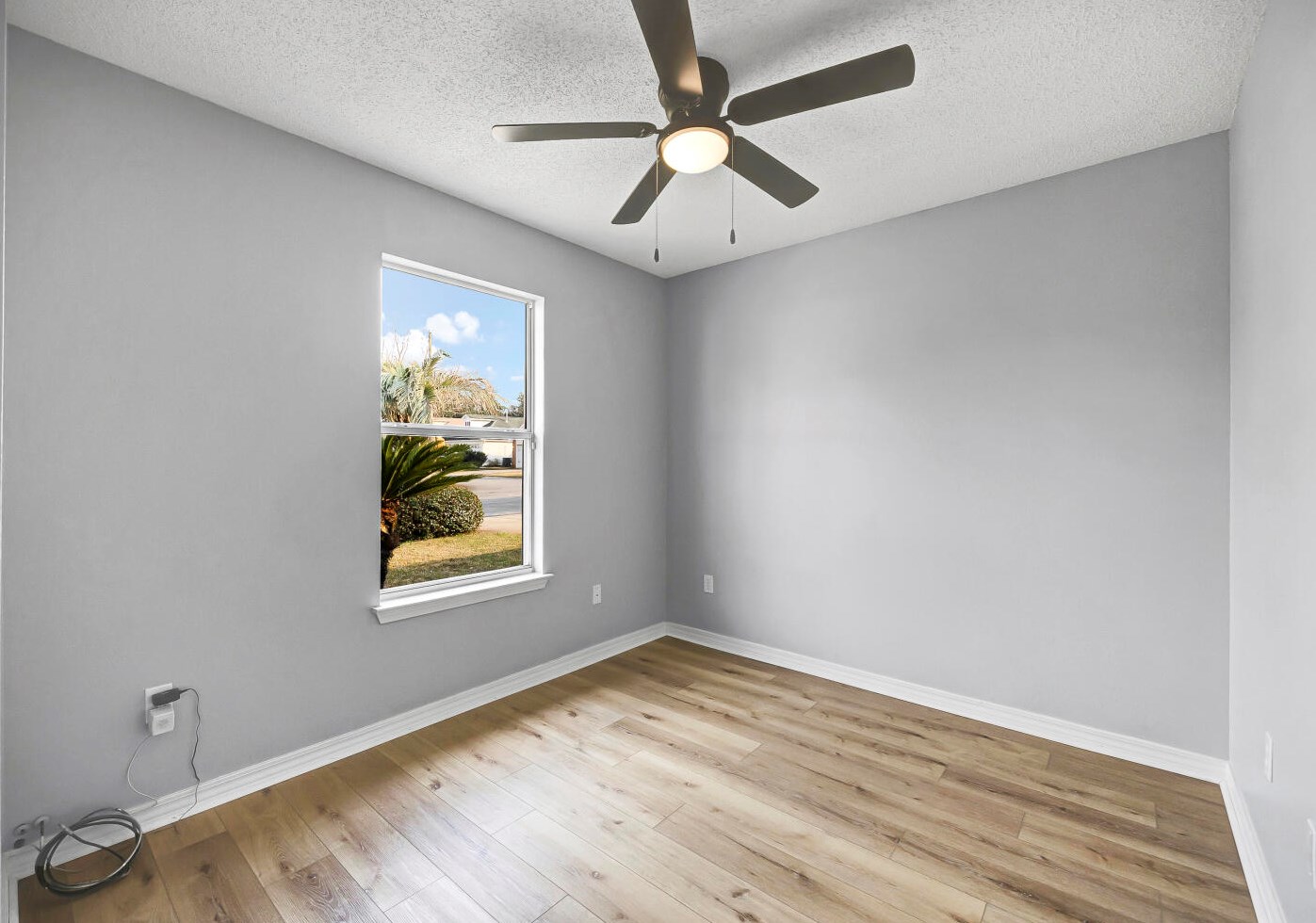 142 Beach Dr, Fort Walton Beach FL  32547-2467 exterior