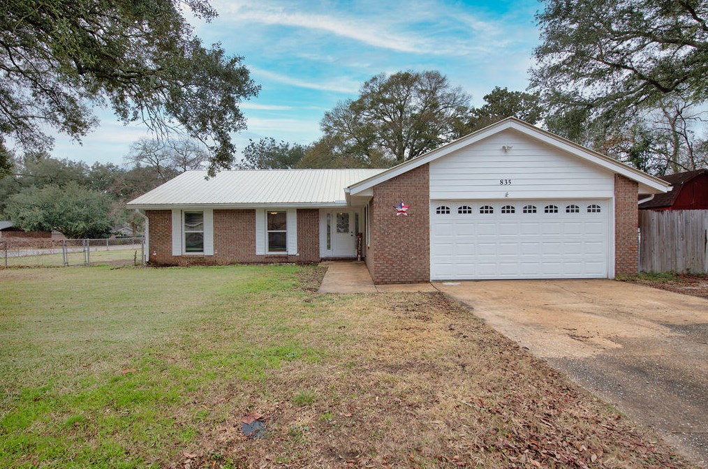 835 N Palm Blvd N, Niceville, FL 32578