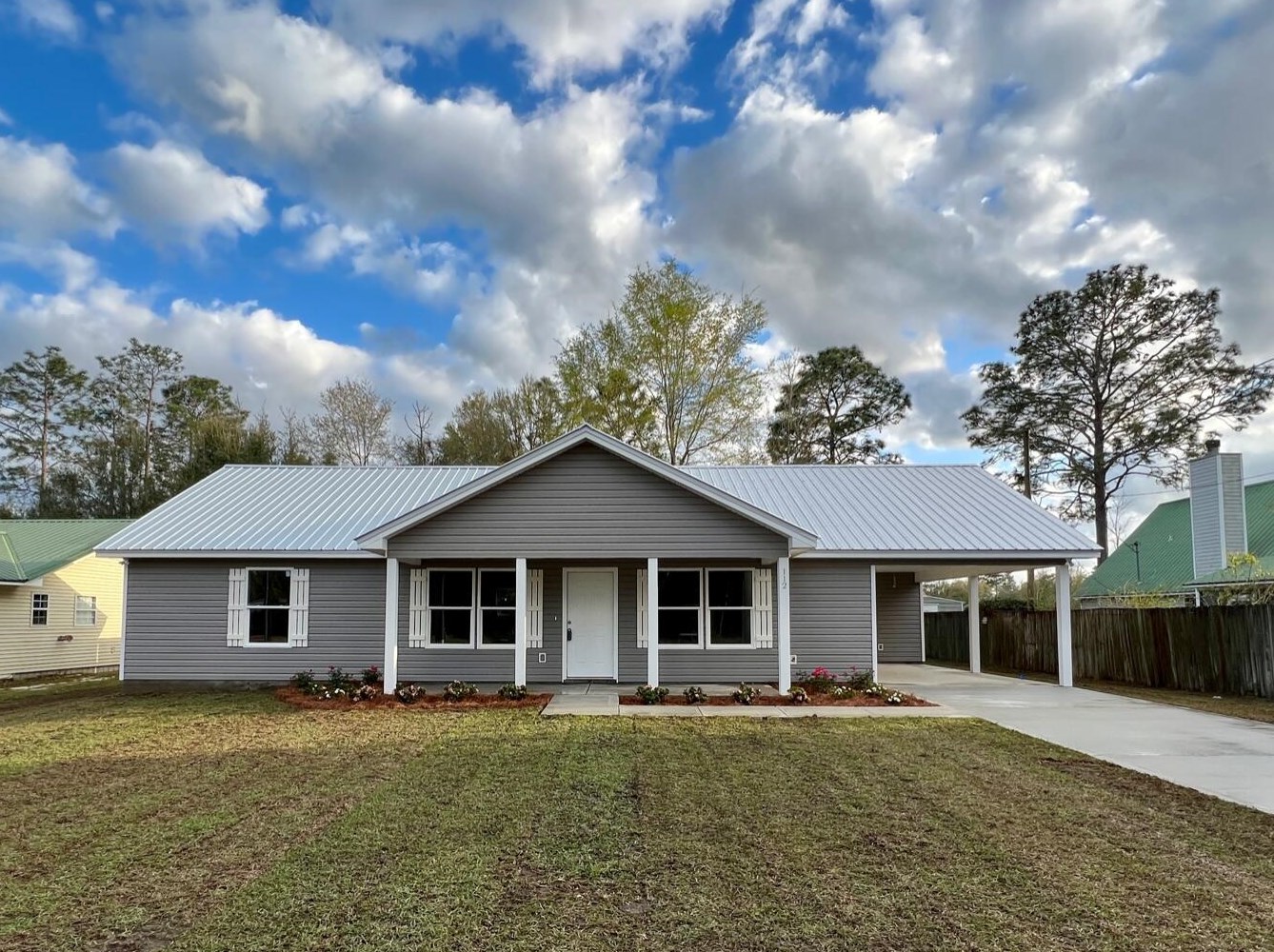 112 Paradise Island Dr, Defuniak Springs, FL 32433