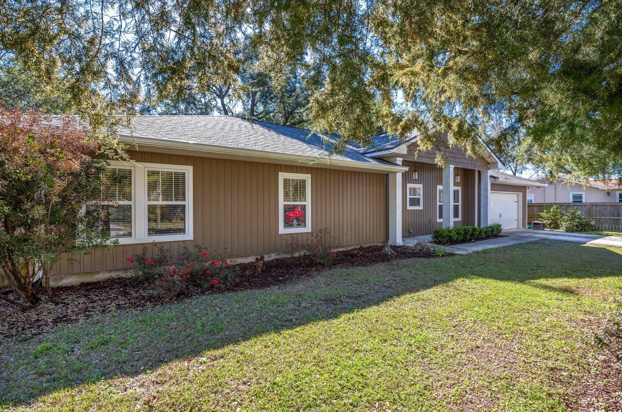 606 Lee St, Fort Walton Beach, FL 32547-1212