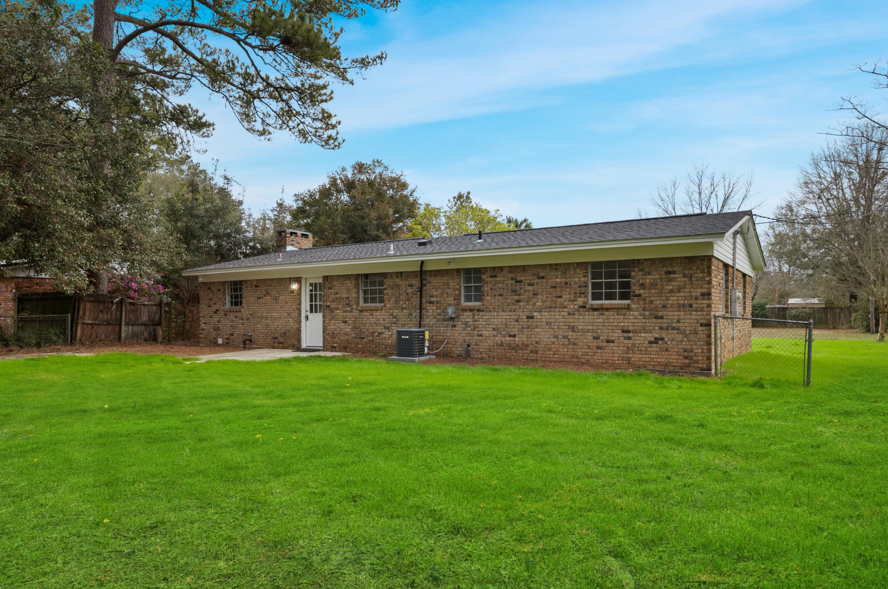 1512 Texas Pkwy, Crestview FL  32536-1630 exterior