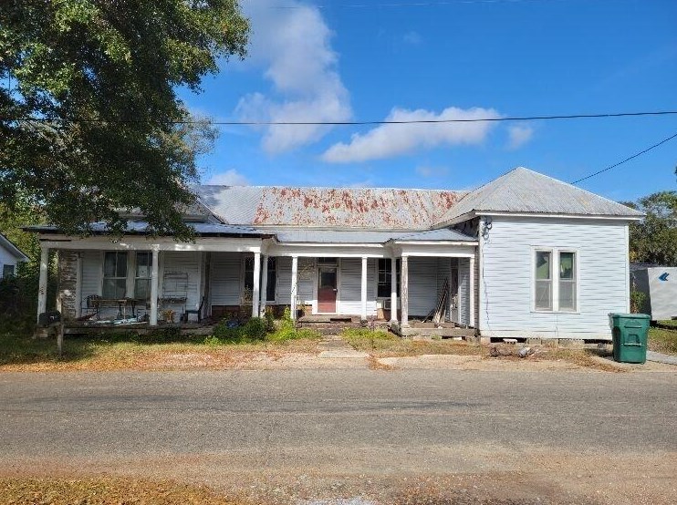 463 E Main Ave E, Defuniak Springs, FL 32435