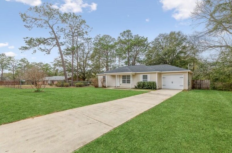 152 Woodlawn Dr, Crestview, FL 32536-2161