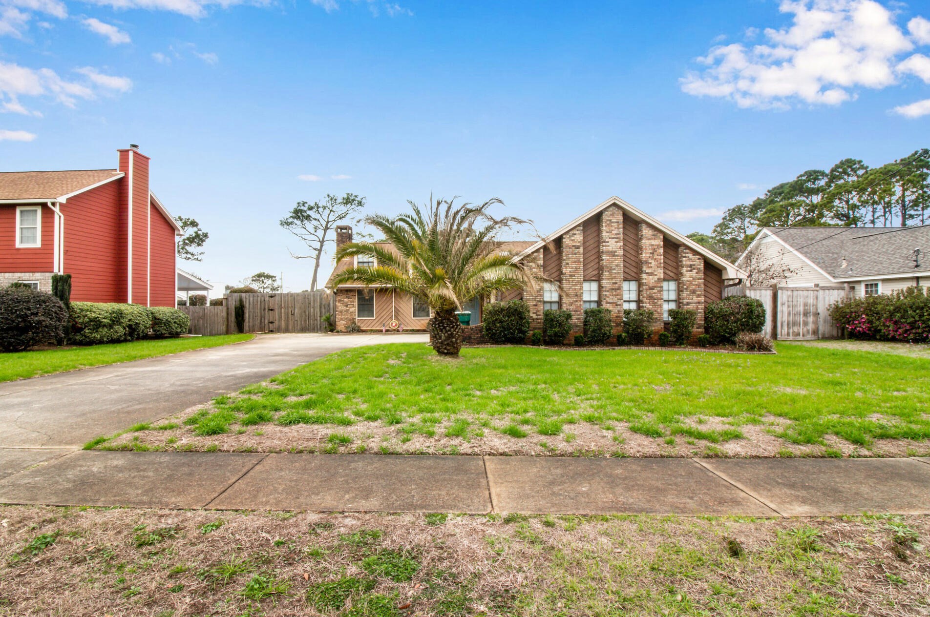 527 E Timberlake Dr E, Mary Esther, FL 32569